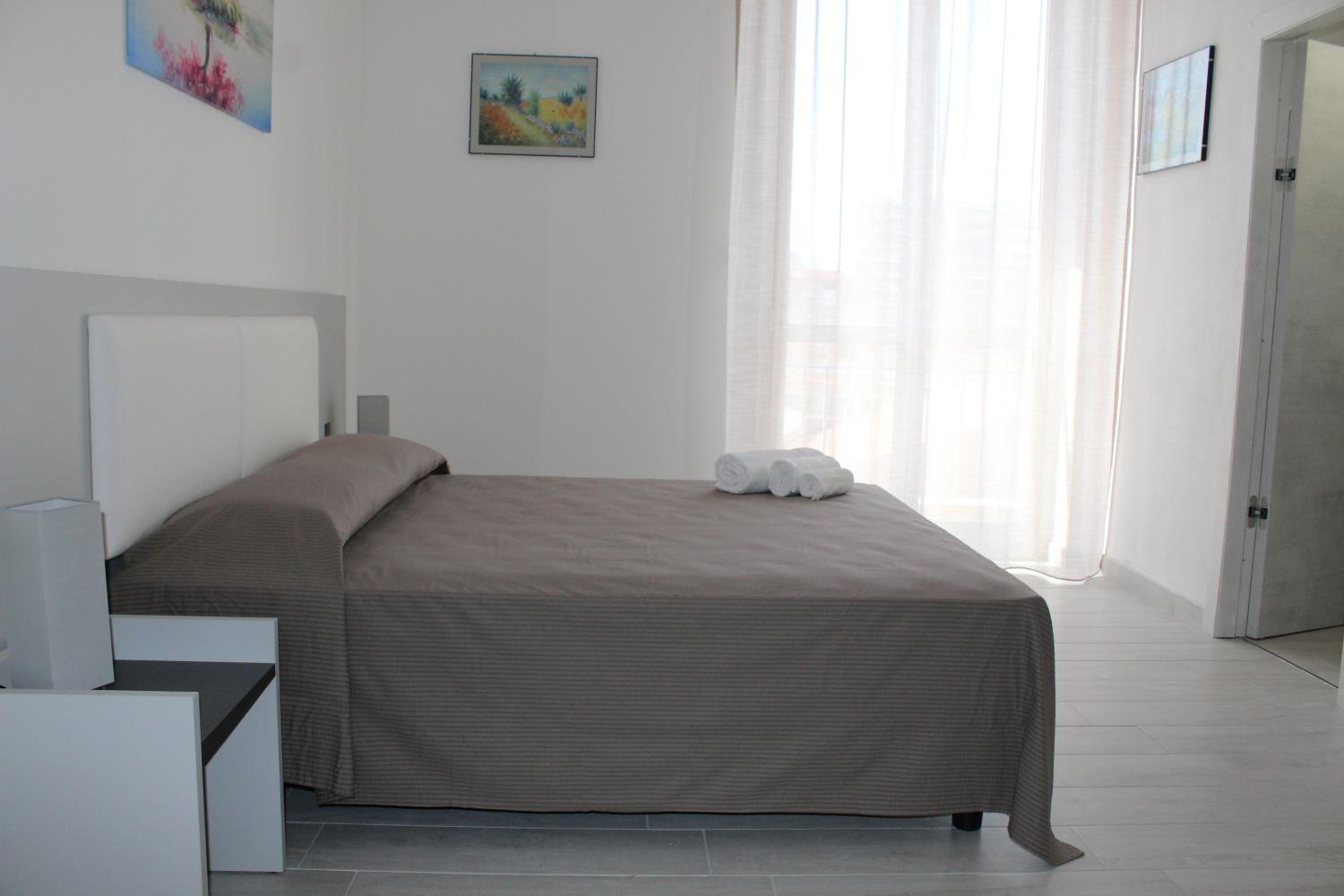 Triple Room with Private Bathroom - Photo 3