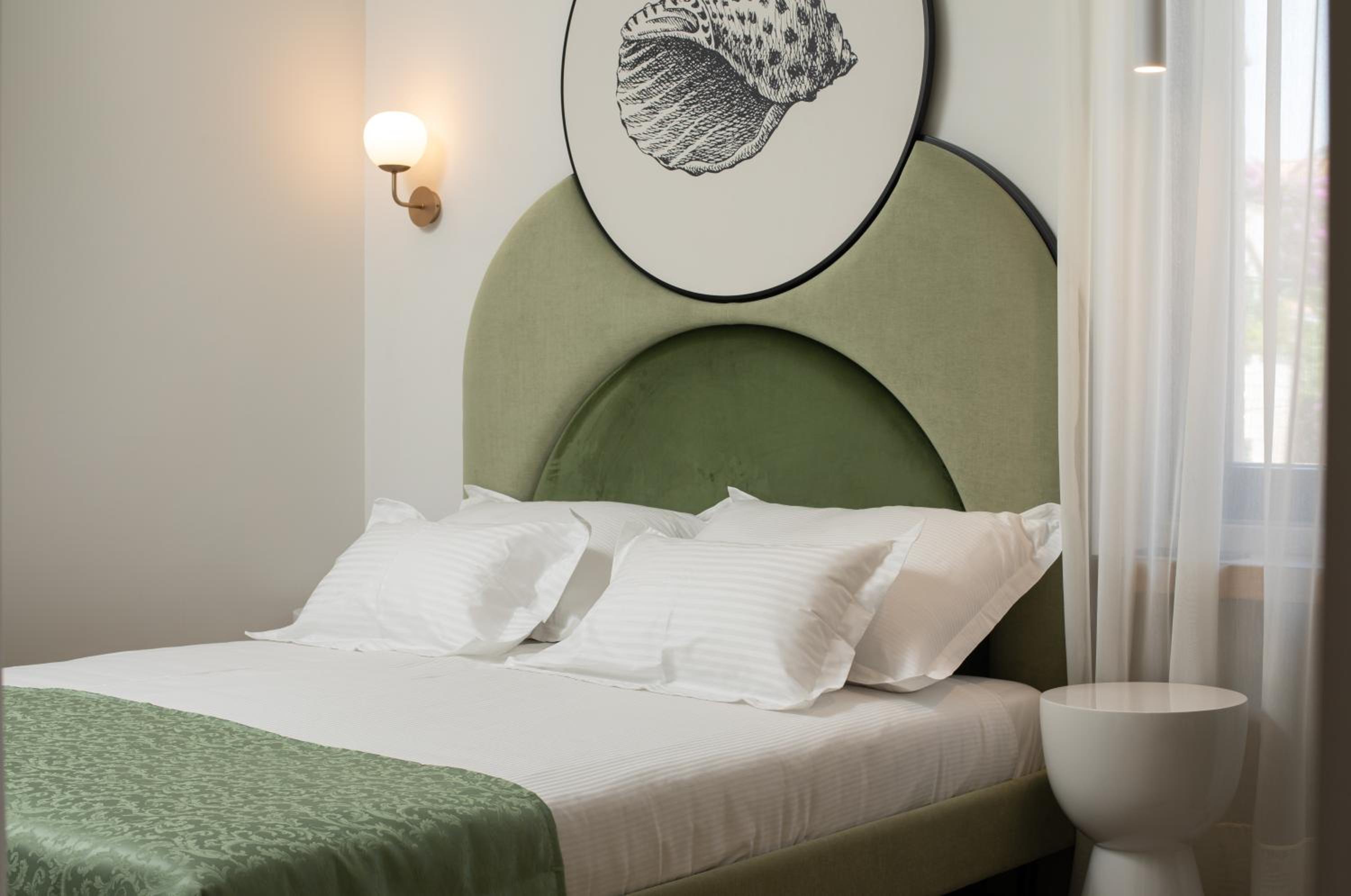 Standard Double Room thumbnail 6