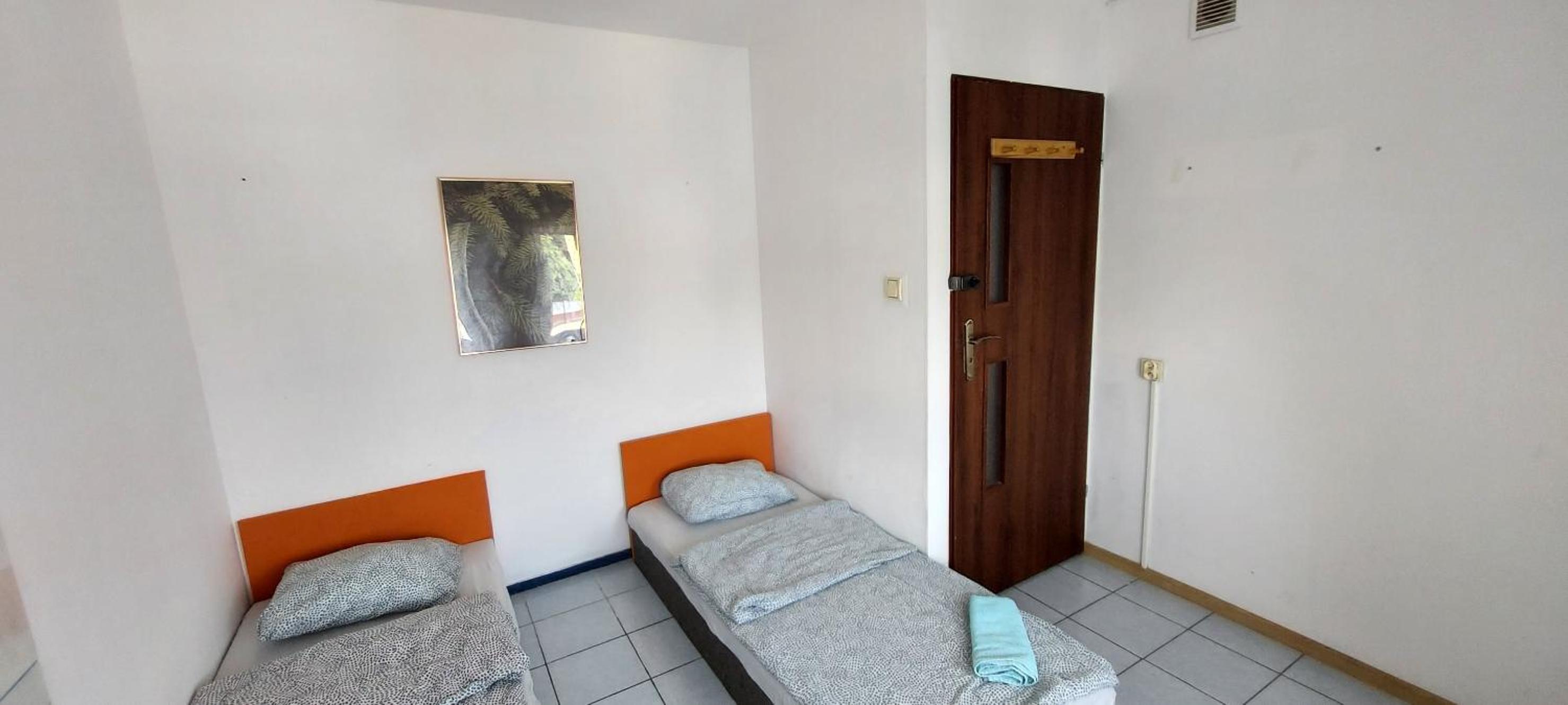 Economy Twin Room - Photo 1