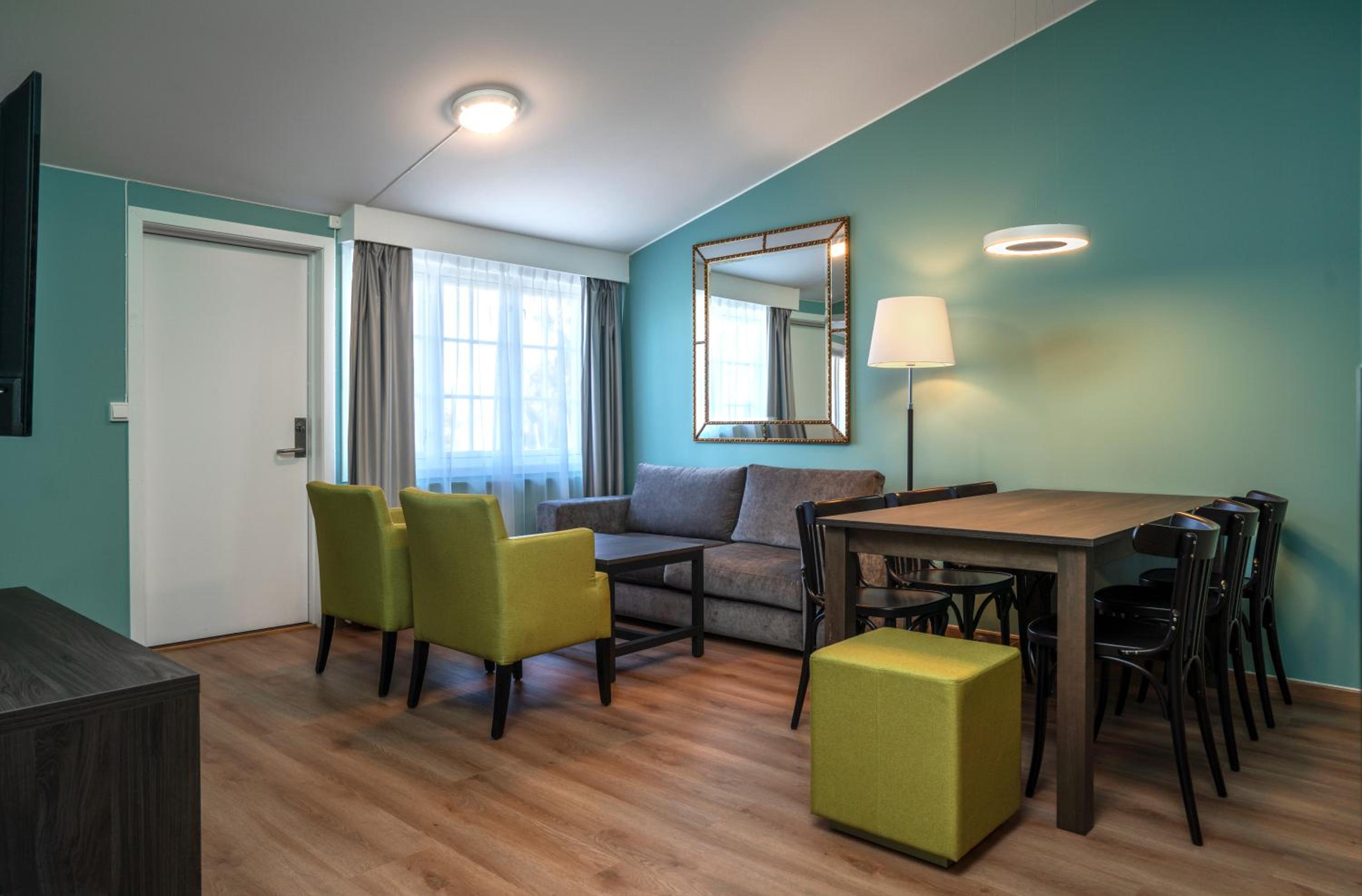 Deluxe Family Room - Photo 1