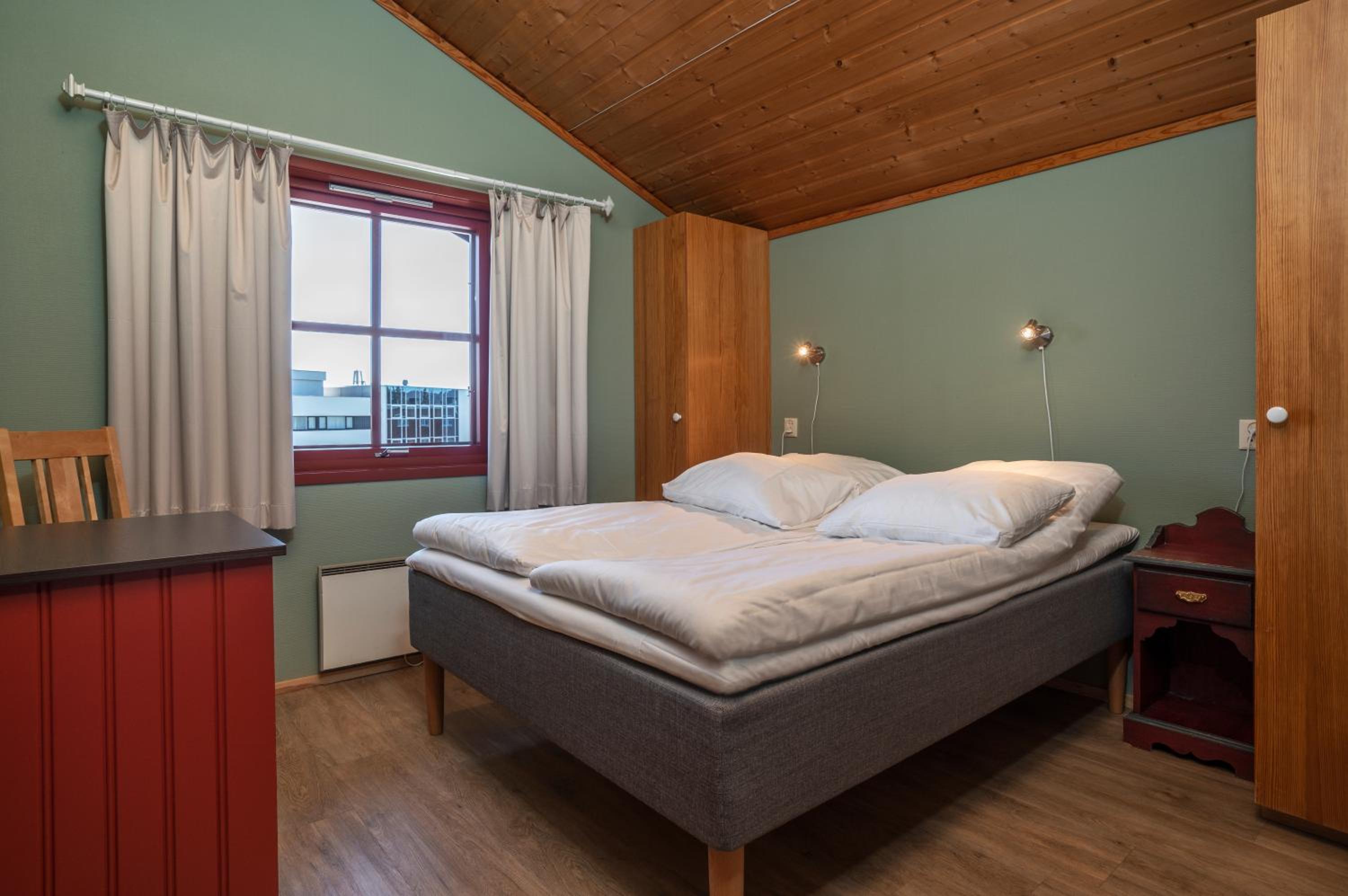 Three-Bedroom Apartment - Photo 3