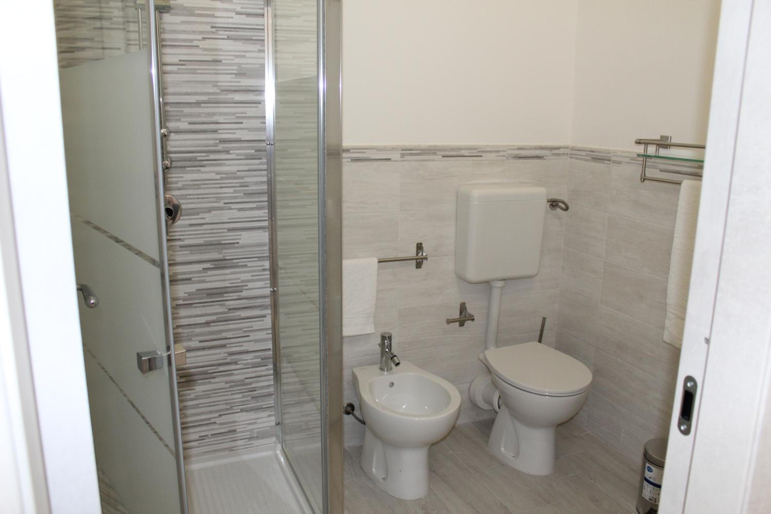 Double Room with Balcony - Photo 2