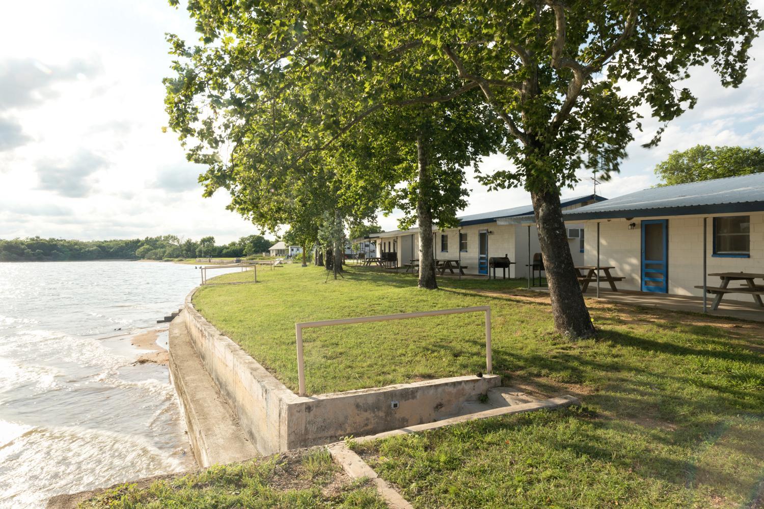 Studio with Lake View - Photo 2