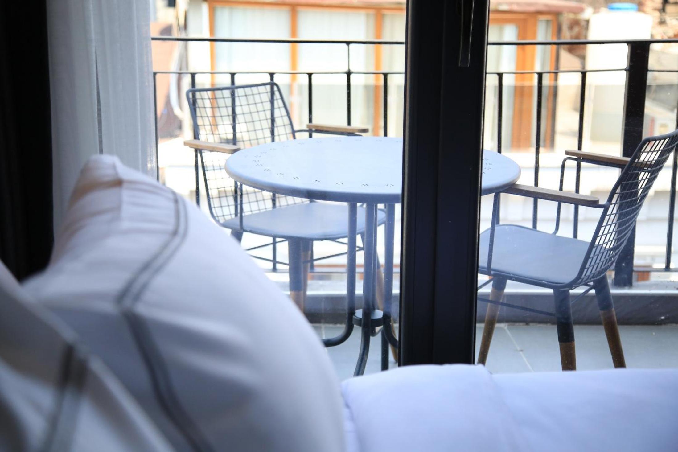 Deluxe Double Room with Balcony photo 2