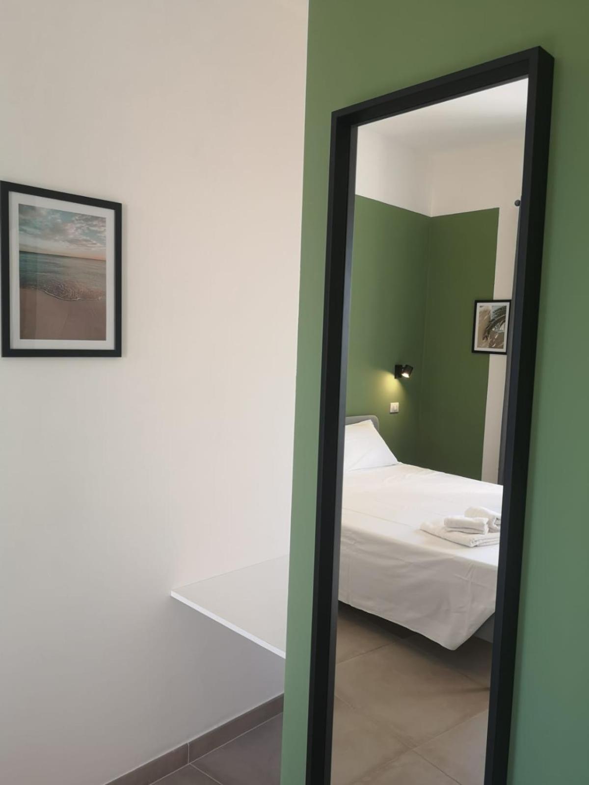 Deluxe Double Room - Photo 10
