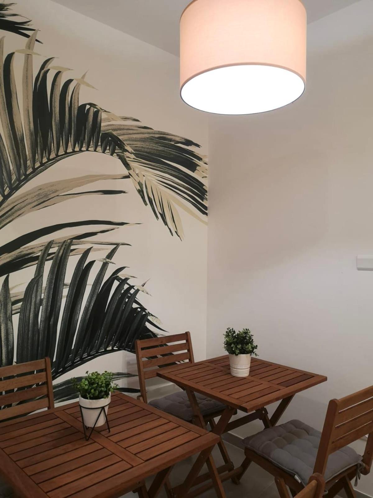 Large Double Room - Photo 9
