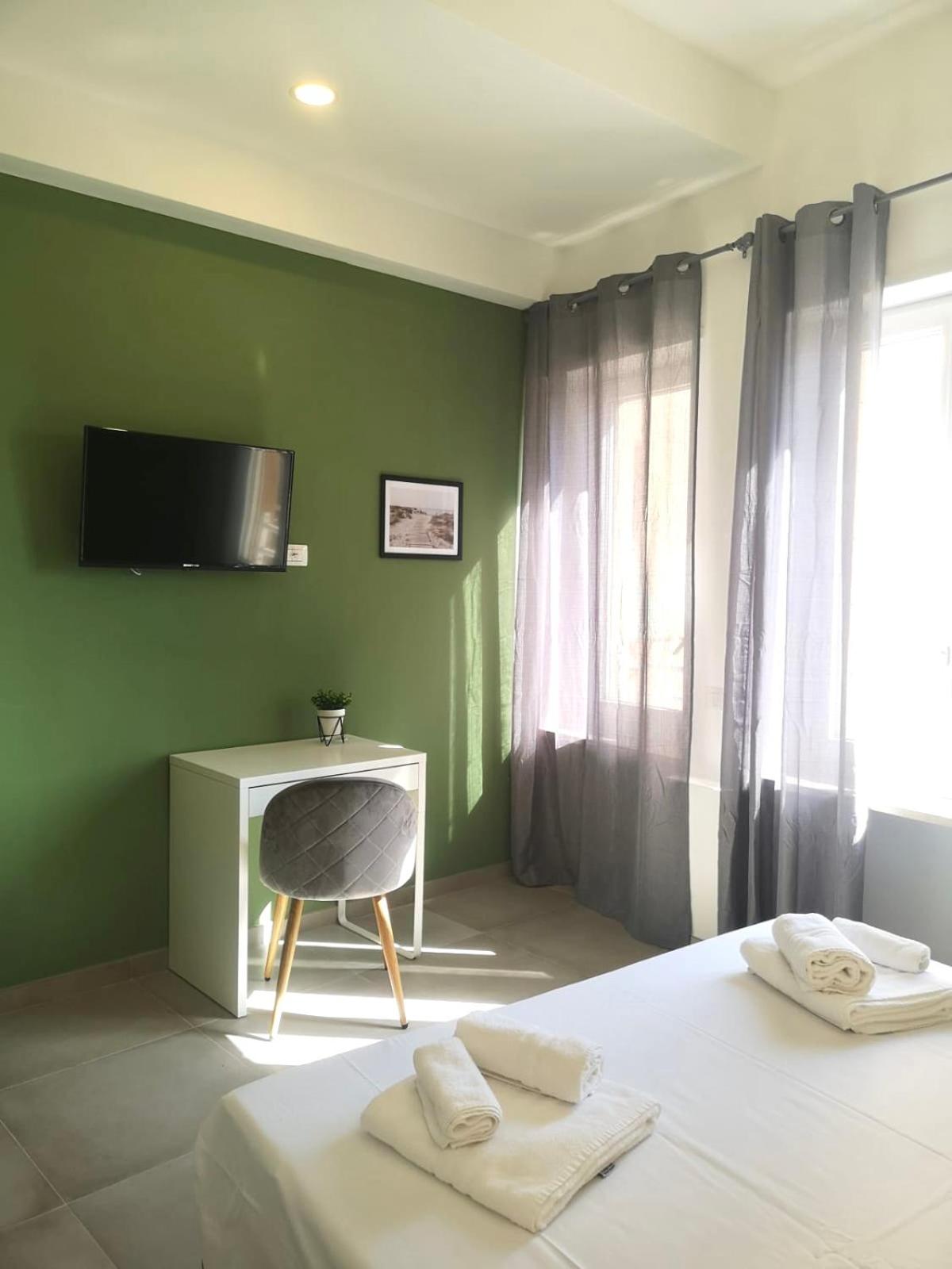 Deluxe Double Room - Photo 16