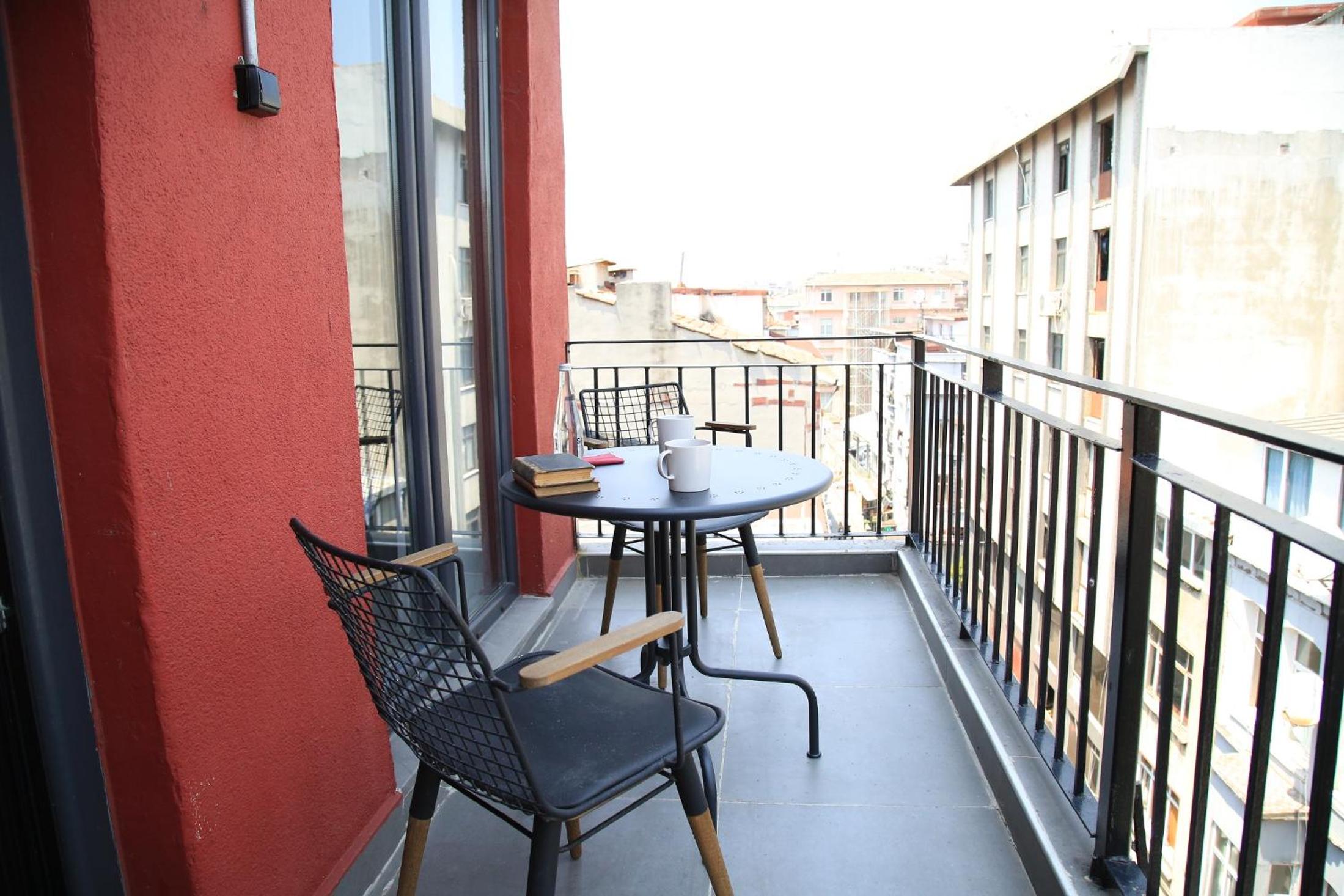 Deluxe Double Room with Balcony photo 3