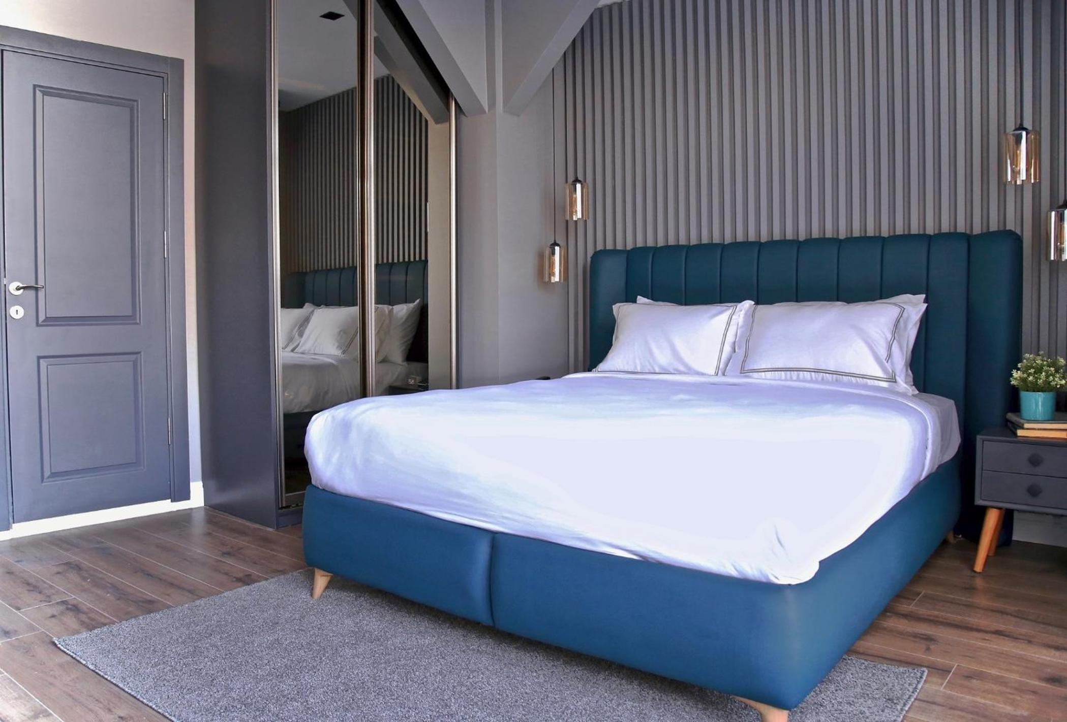 Deluxe Double Room with Side Sea View photo 3