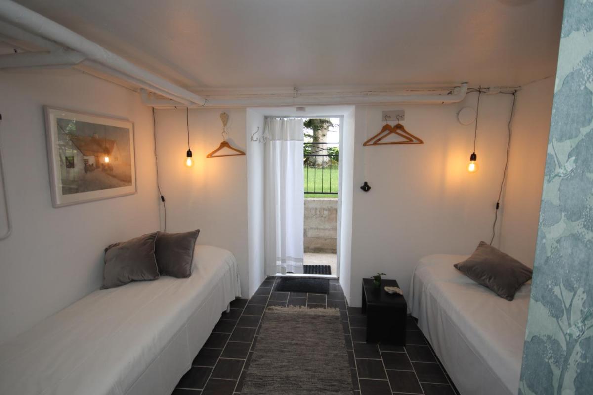 Twin Room with Shower photo 3