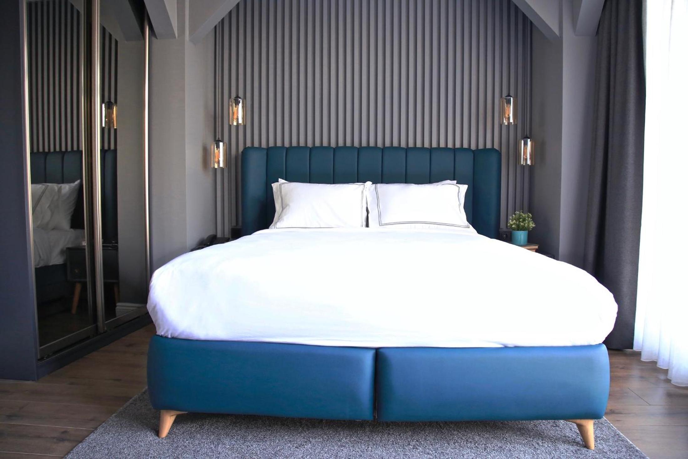 Deluxe Double Room with Side Sea View photo 2