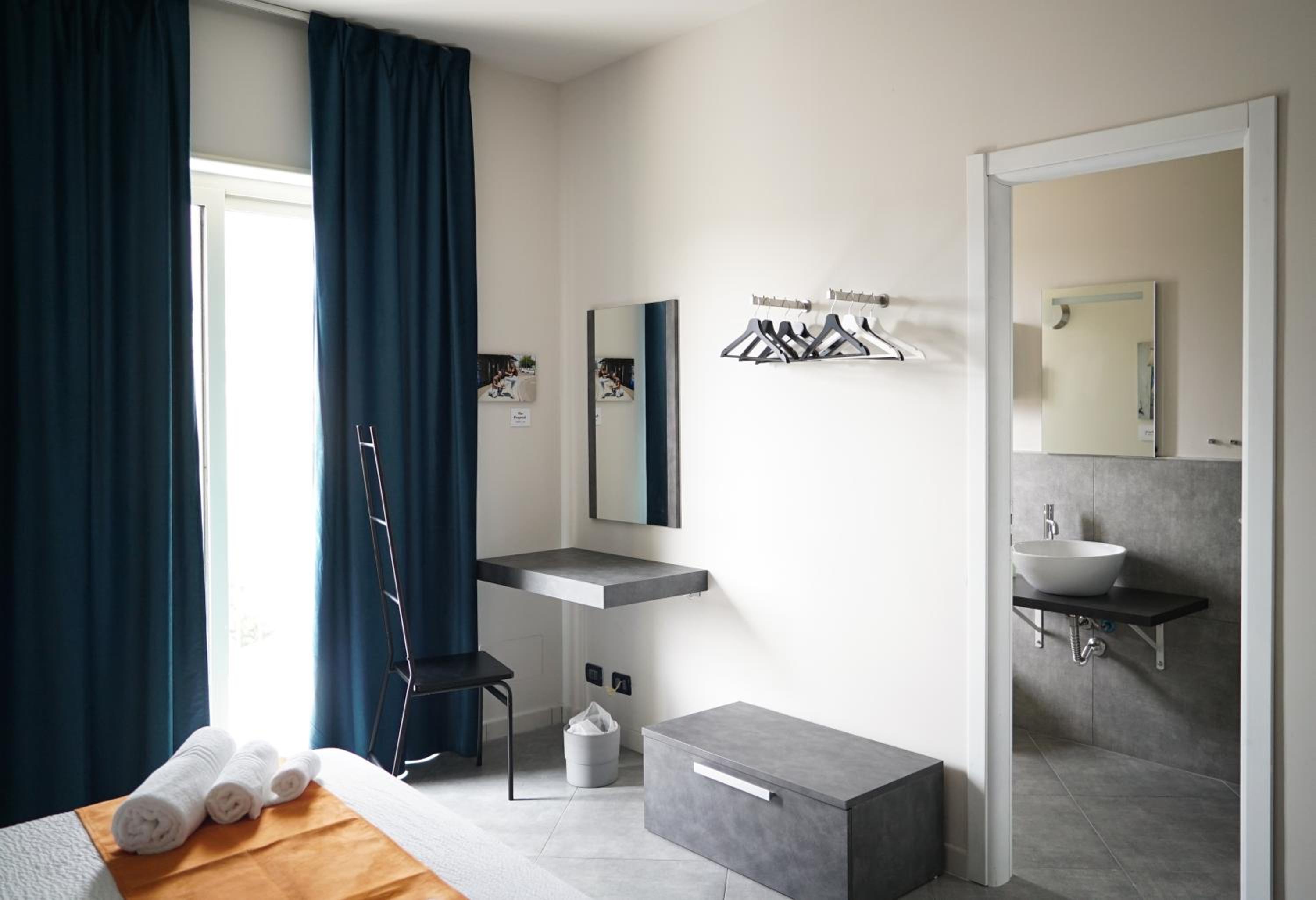 Single Room with Private Bathroom photo 1