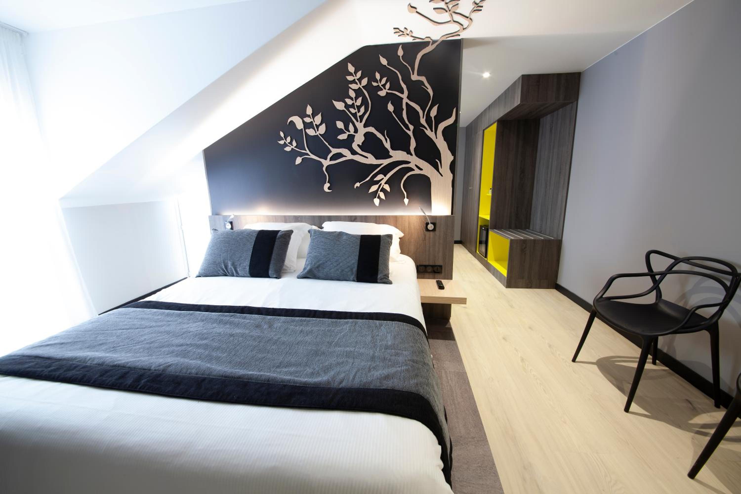 Superior Family Suite - Non-Smoking - Photo 3