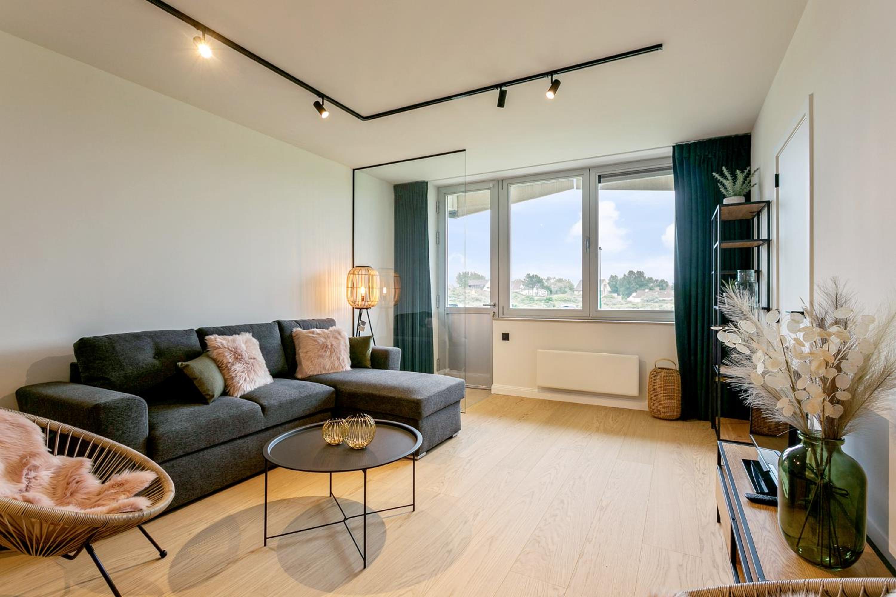 One-Bedroom Apartment photo 1