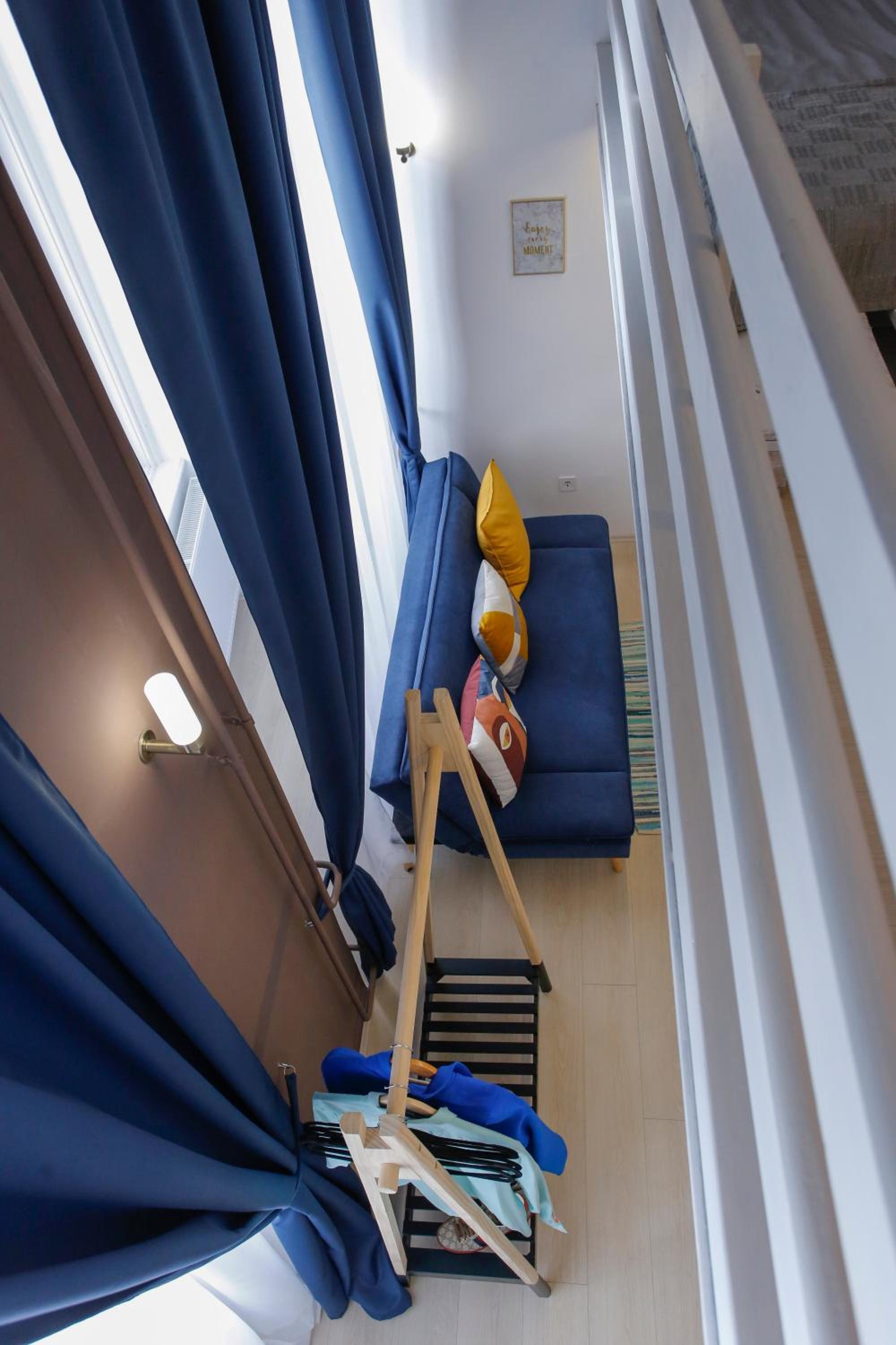 Apartment - Split Level - Photo 2