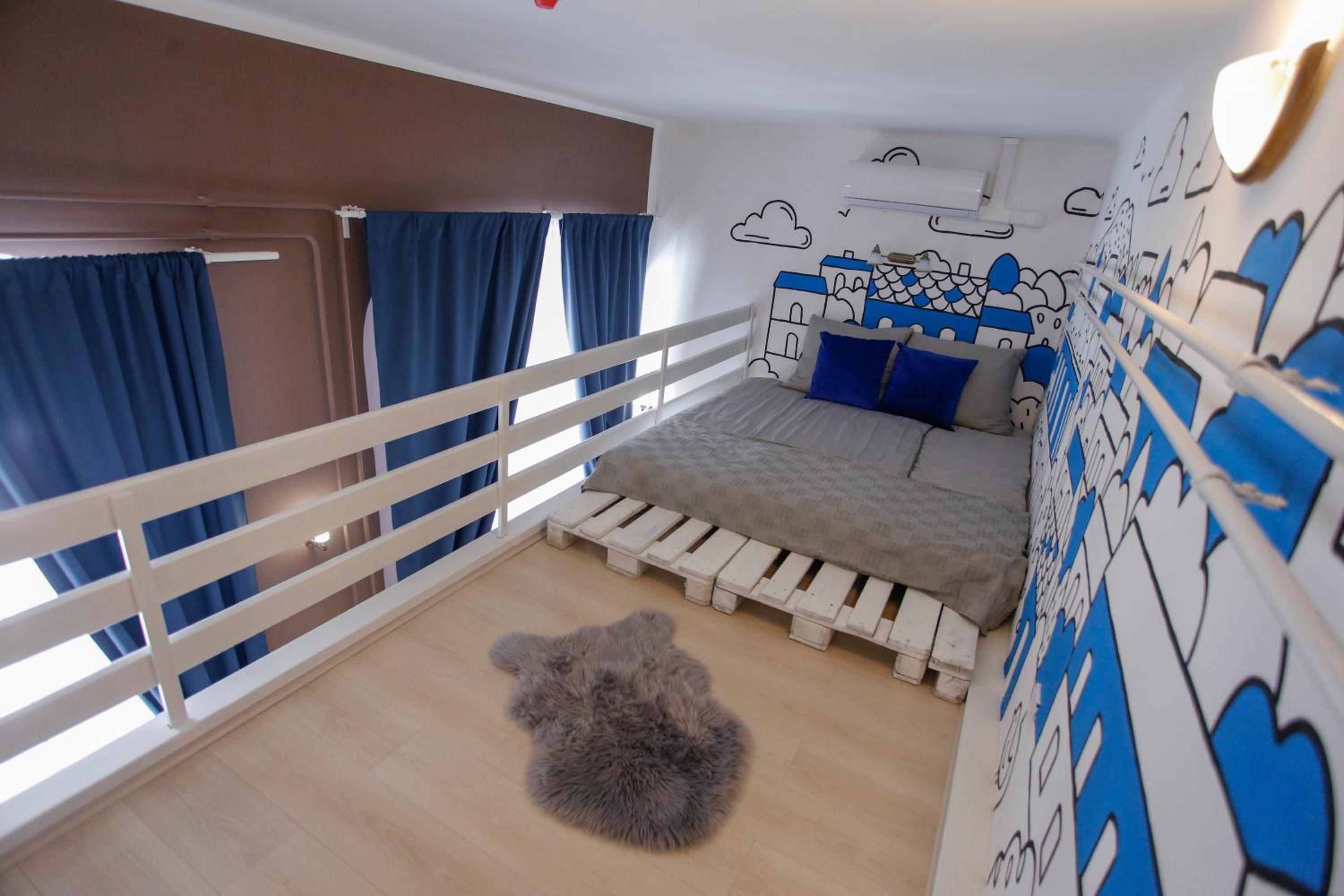 Apartment - Split Level - Photo 3