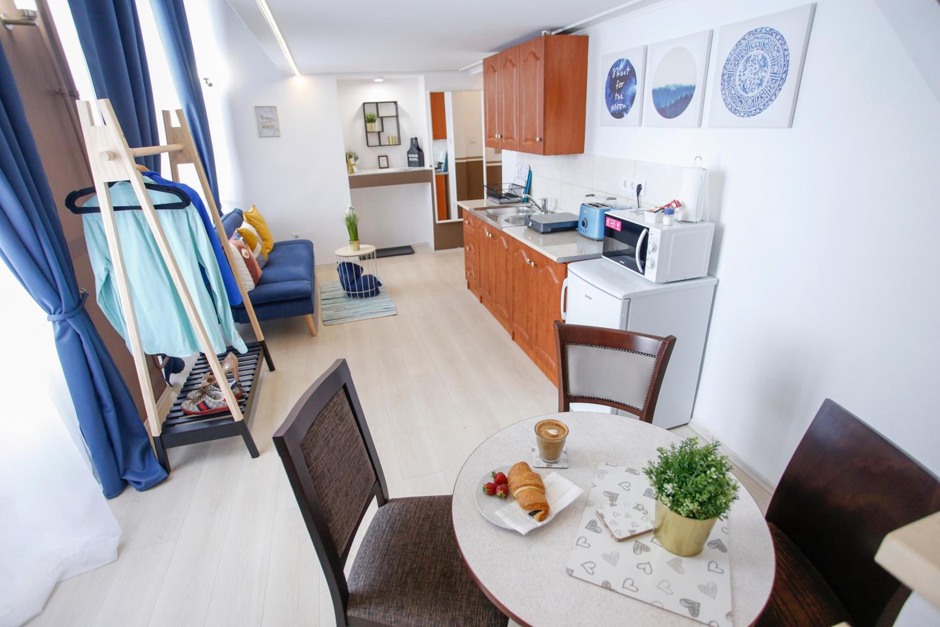 Apartment - Split Level - Photo 8