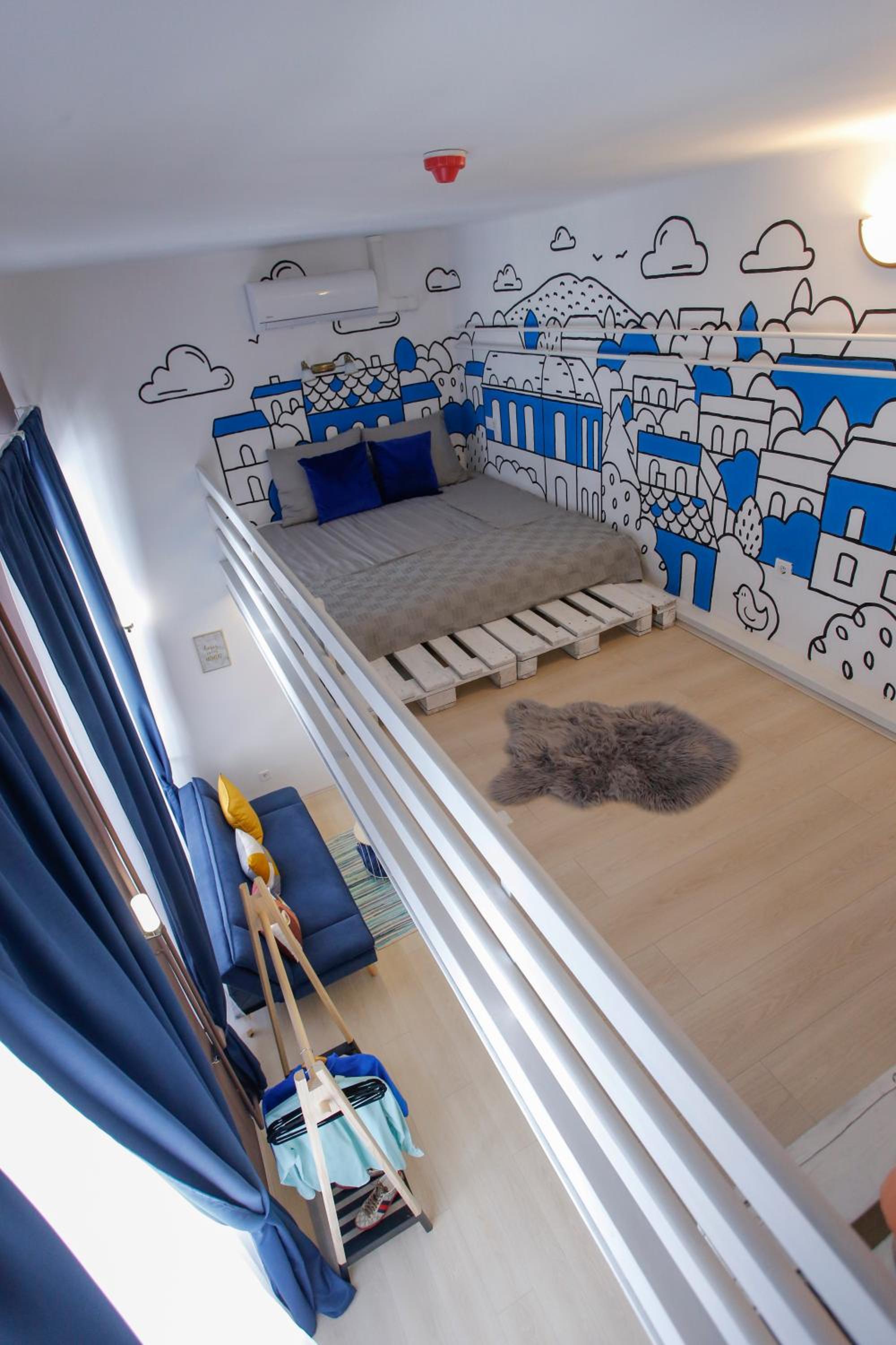 Apartment - Split Level - Photo 12