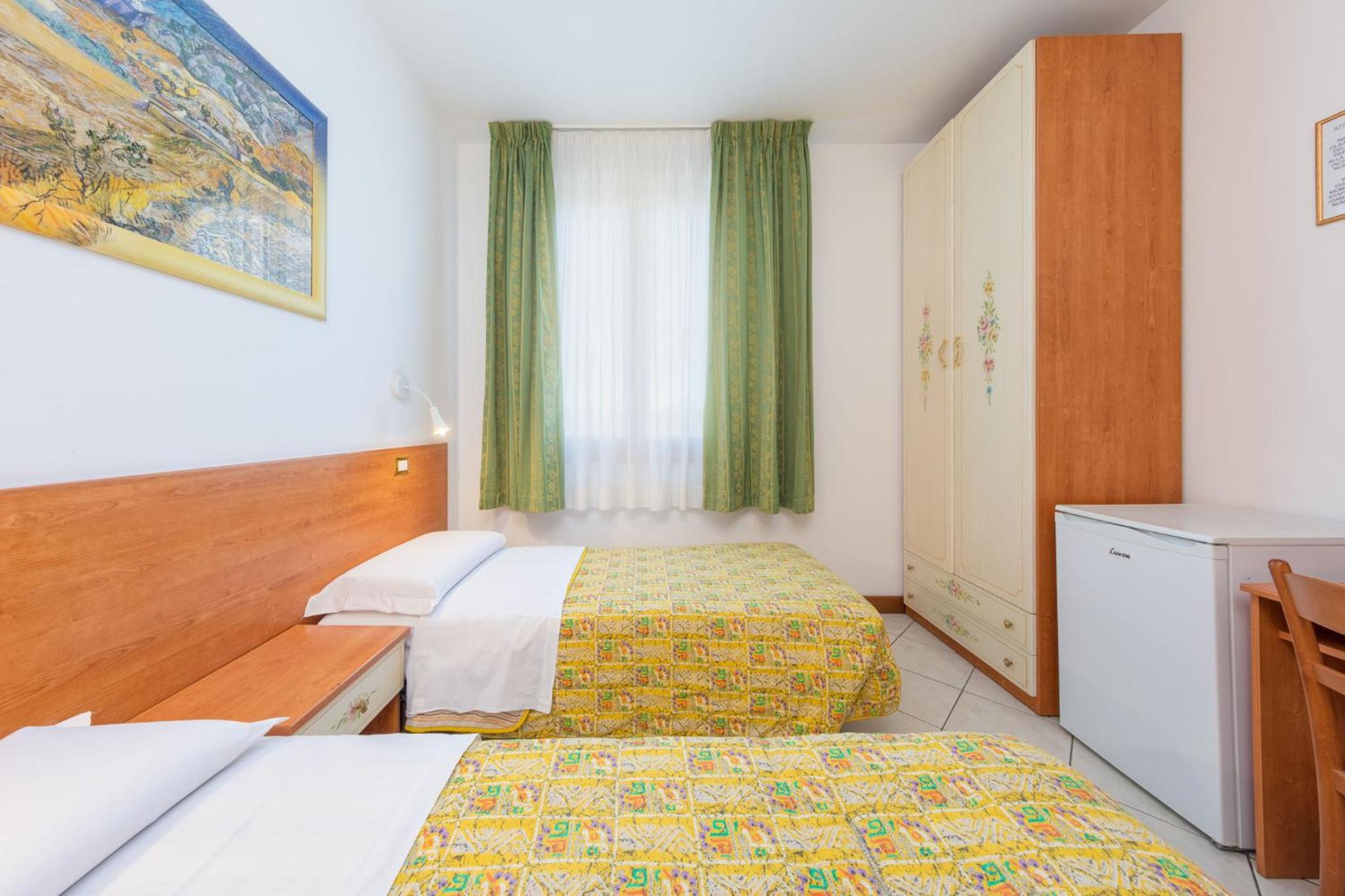 Twin Room with Private Bathroom photo 1