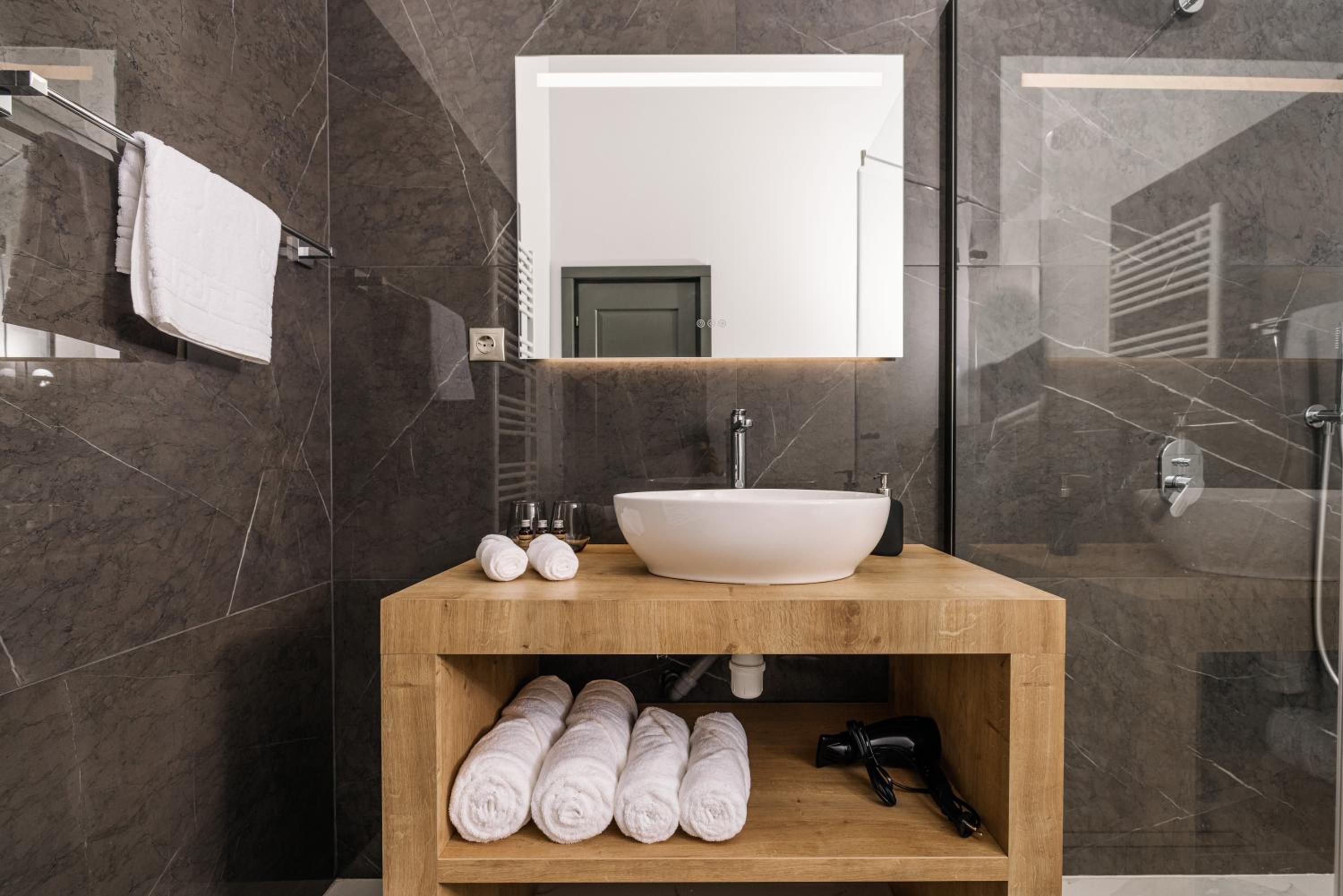 Deluxe Double or Twin Room - Photo 4