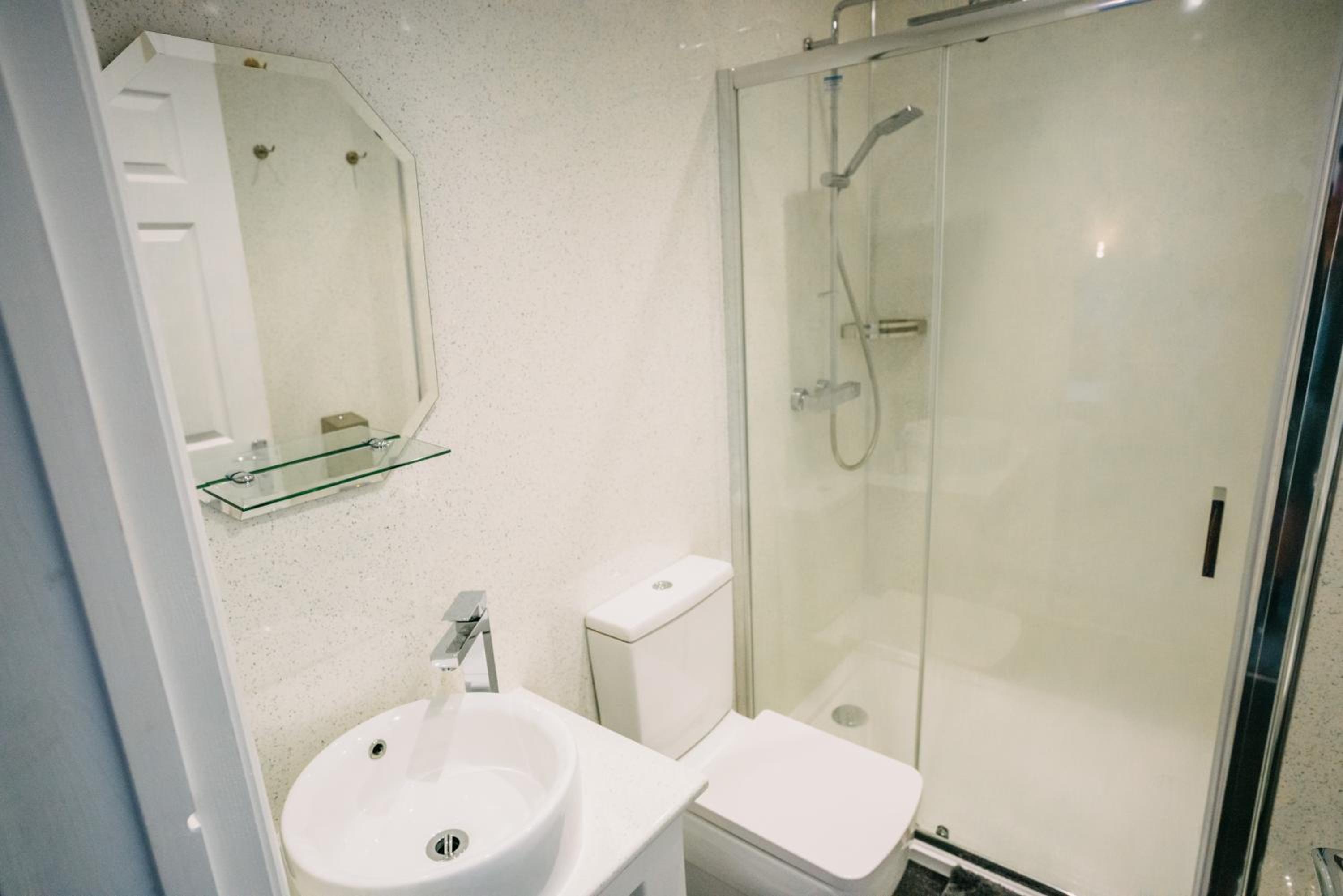 Standard Double Room - Photo 8
