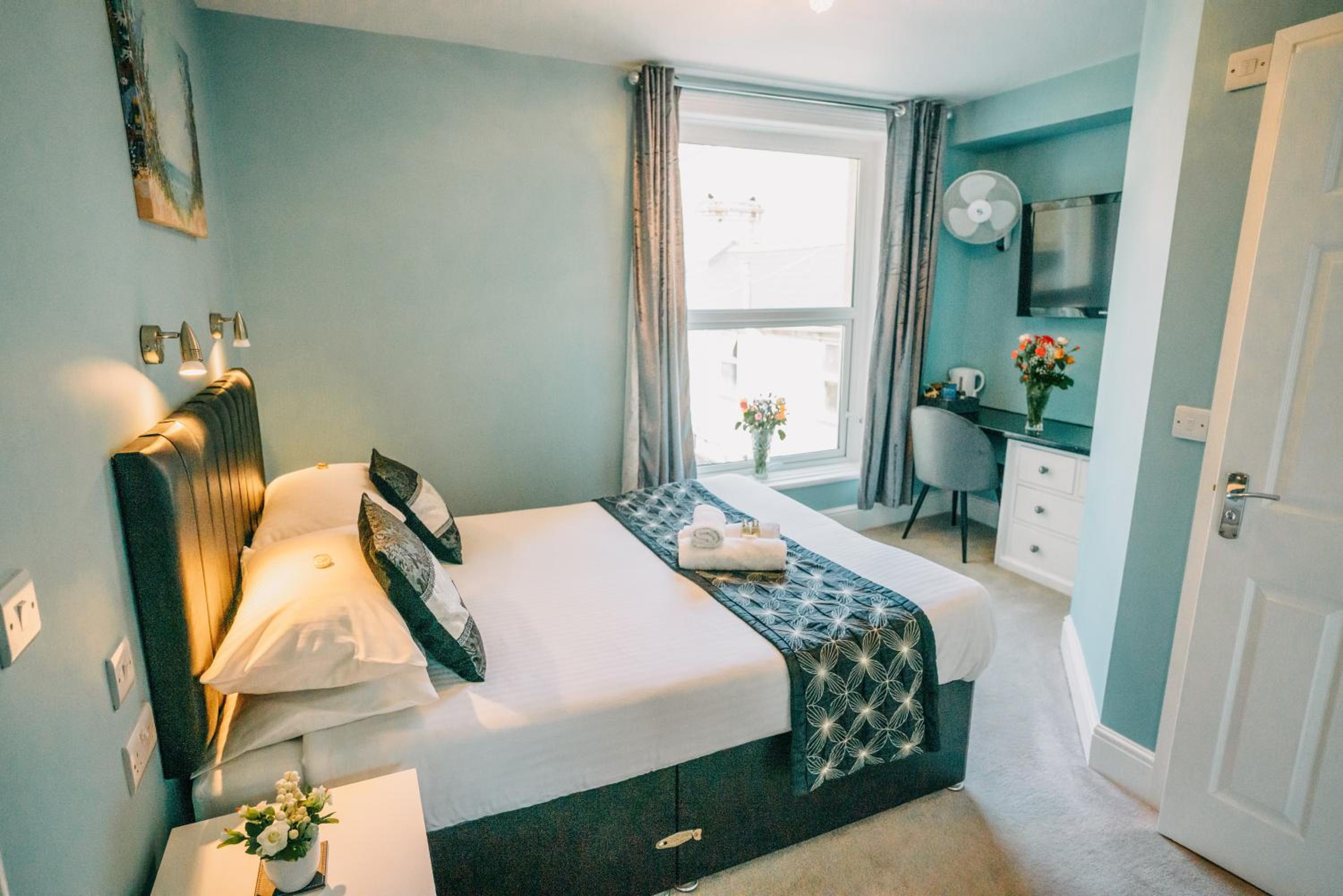 Standard Double Room - Photo 2