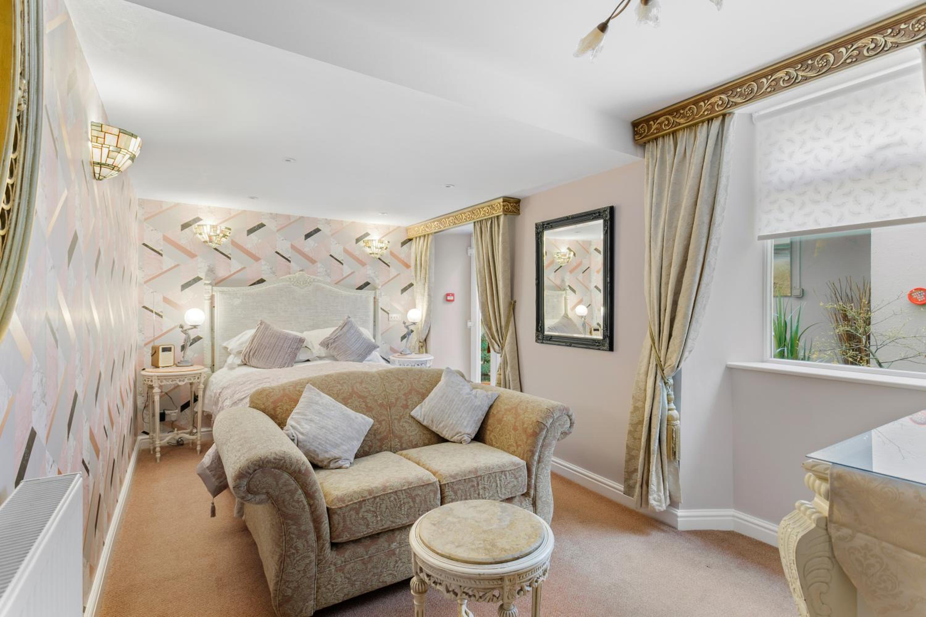 Junior Suite (2 Adults) - Photo 1