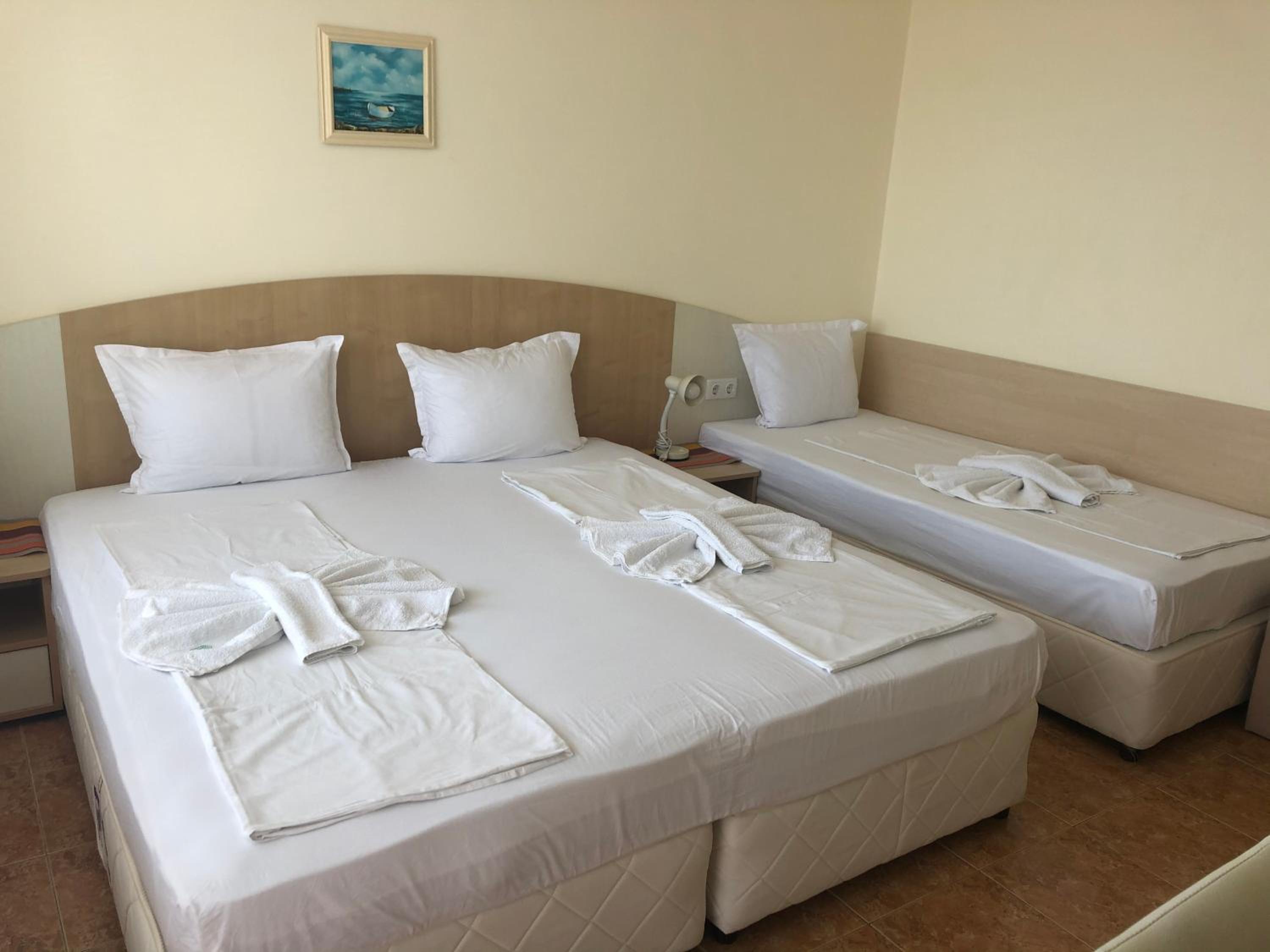 Standard Triple Room photo 2