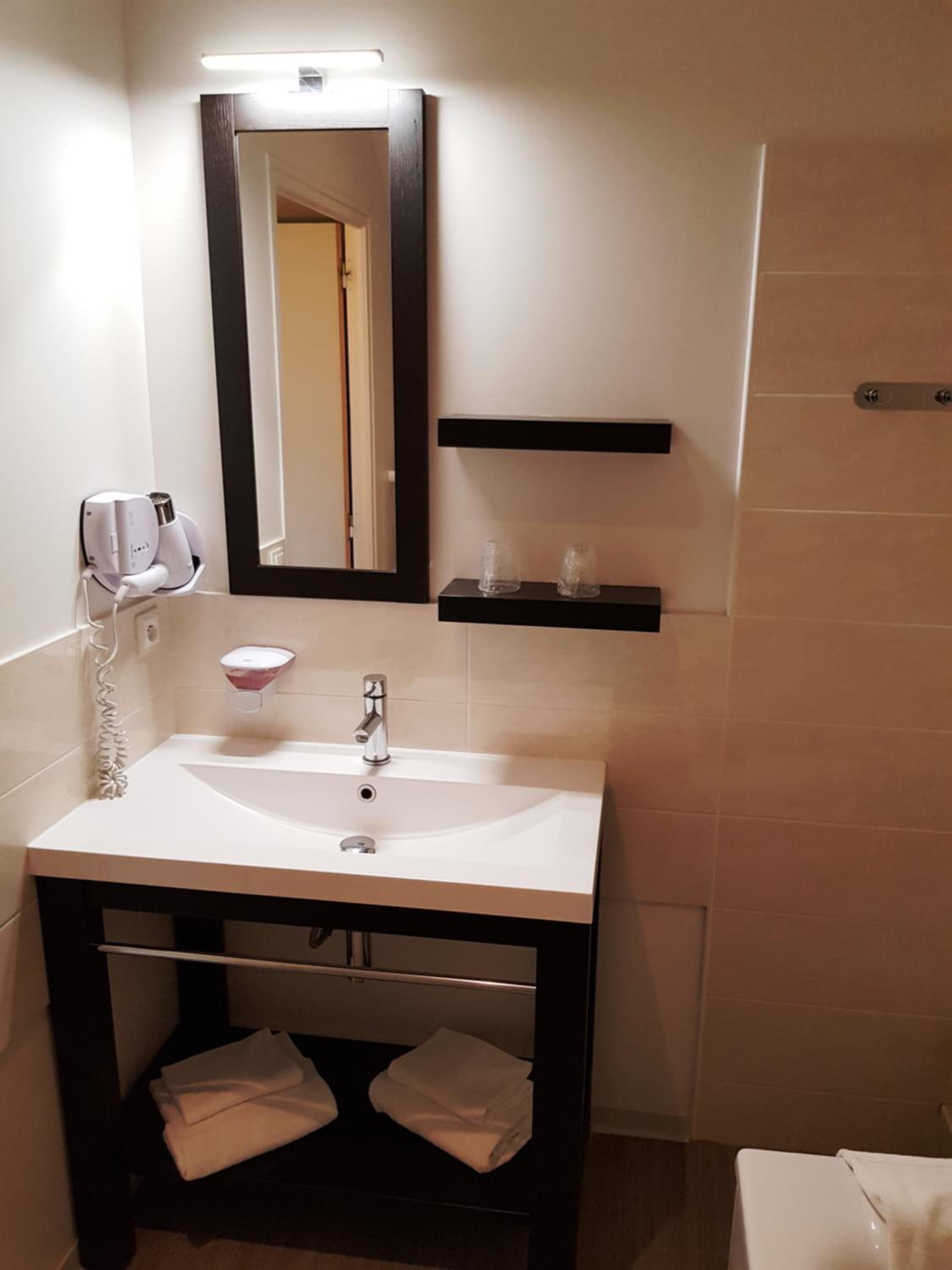 Twin Room - Photo 3