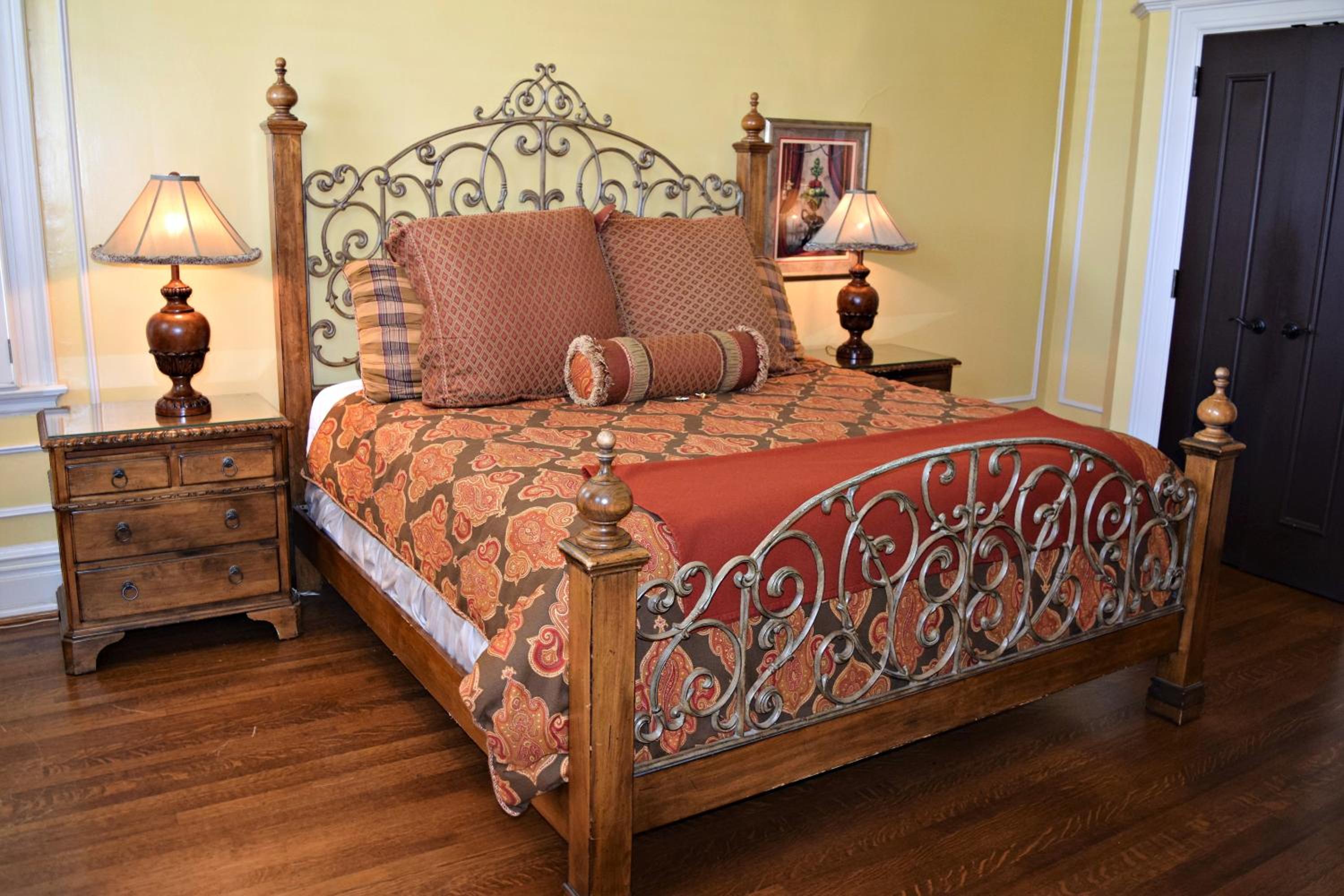 Premier King Room - Non-Smoking - Photo 11