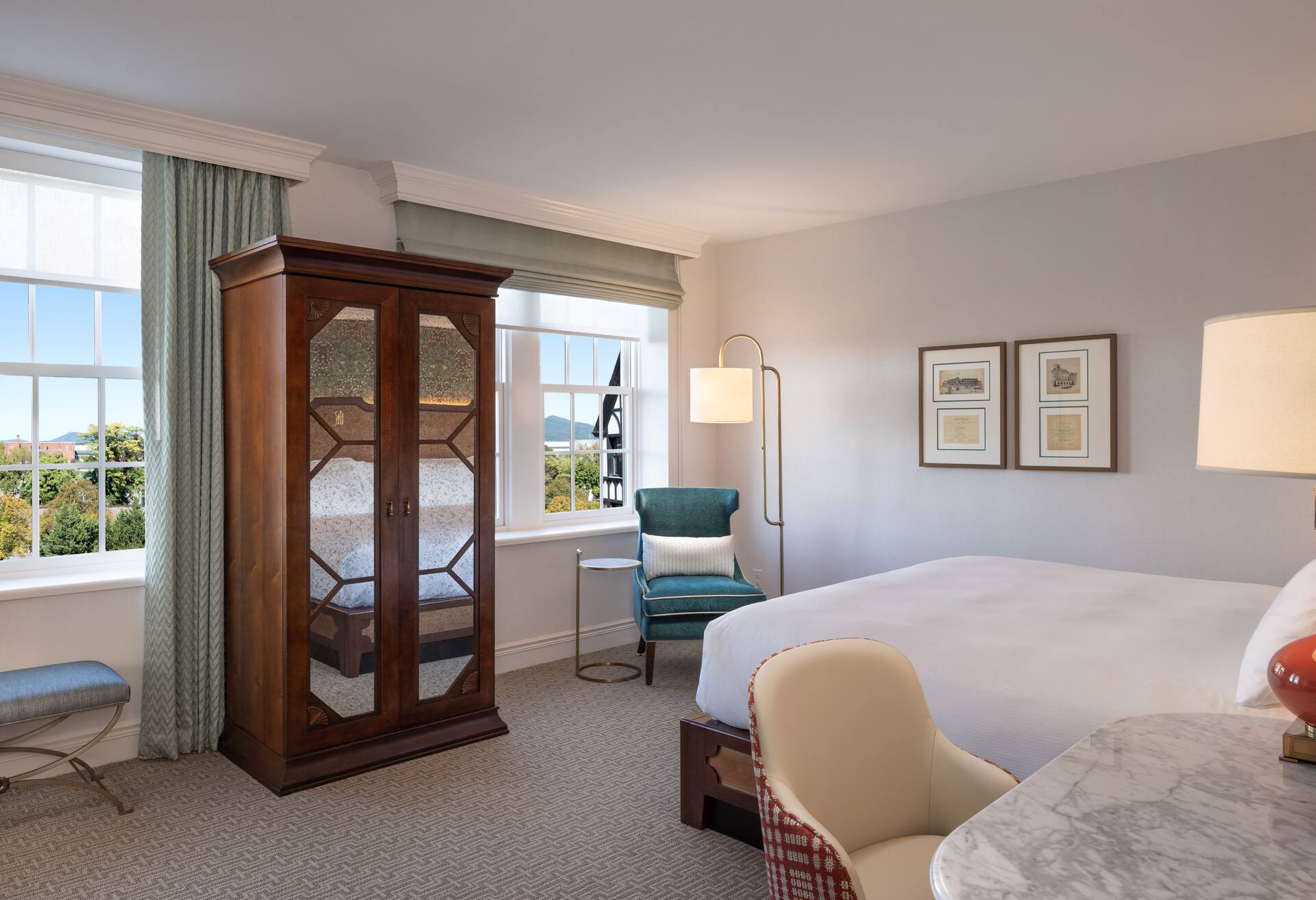 1 King Bed