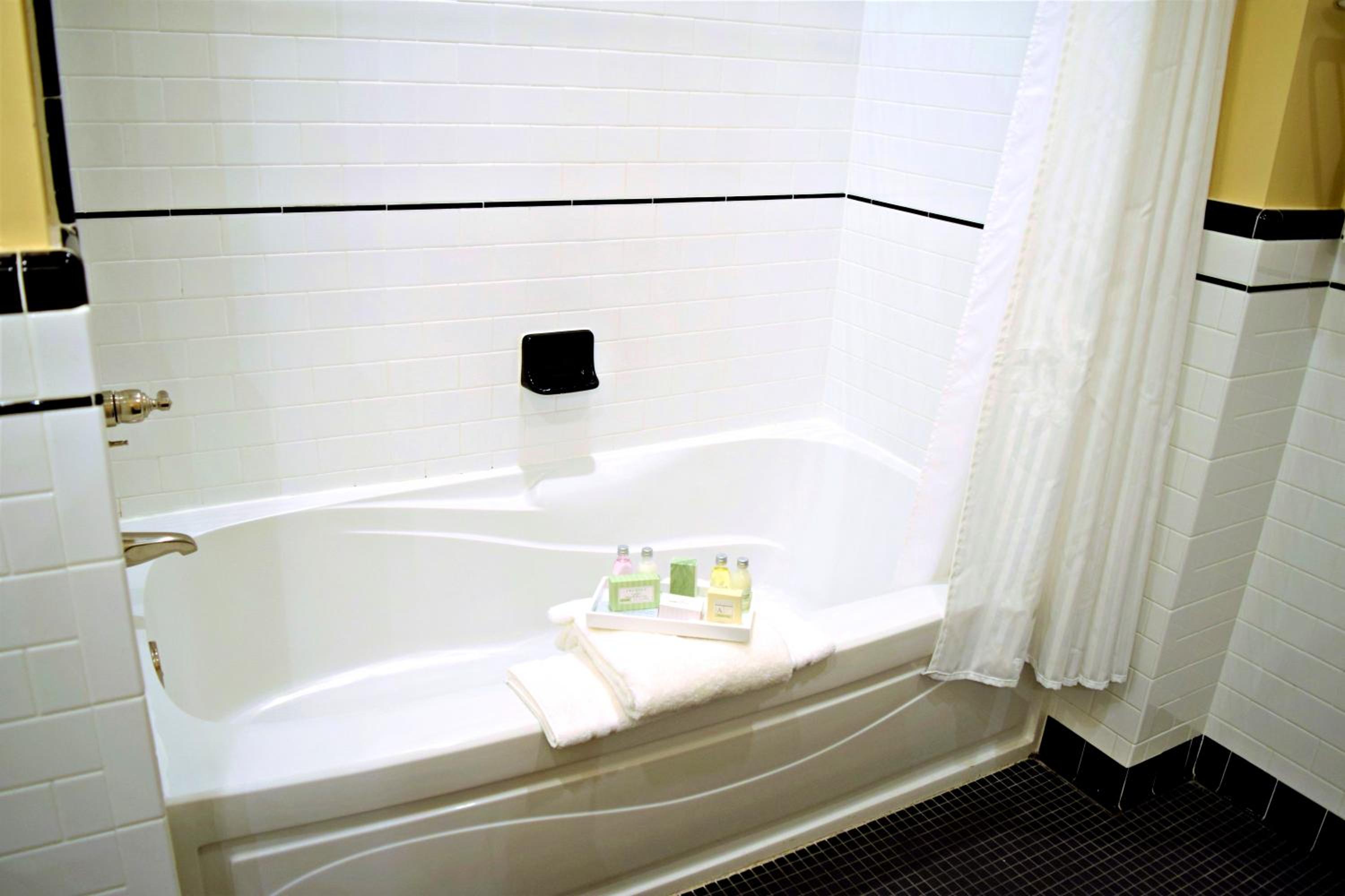 Premier King Room - Non-Smoking - Photo 9