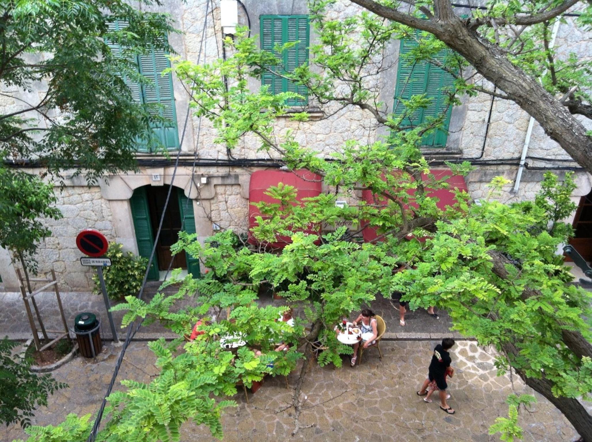 Studio with Balcony - Photo 11