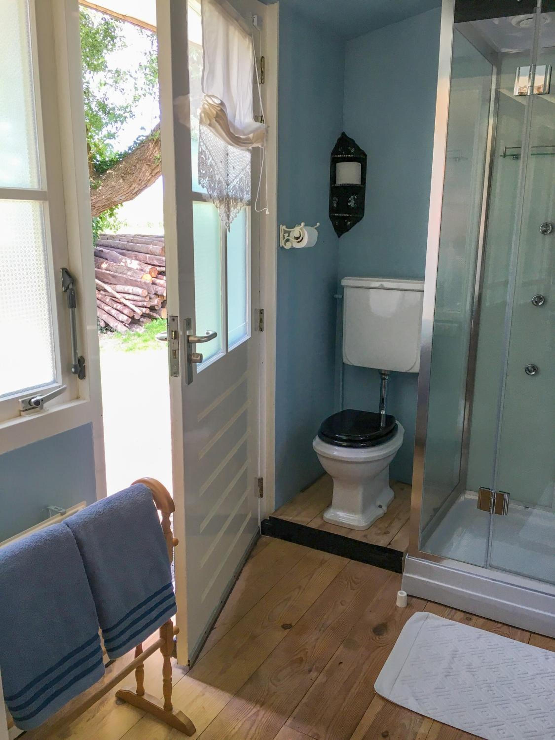 Deluxe King Studio photo 3
