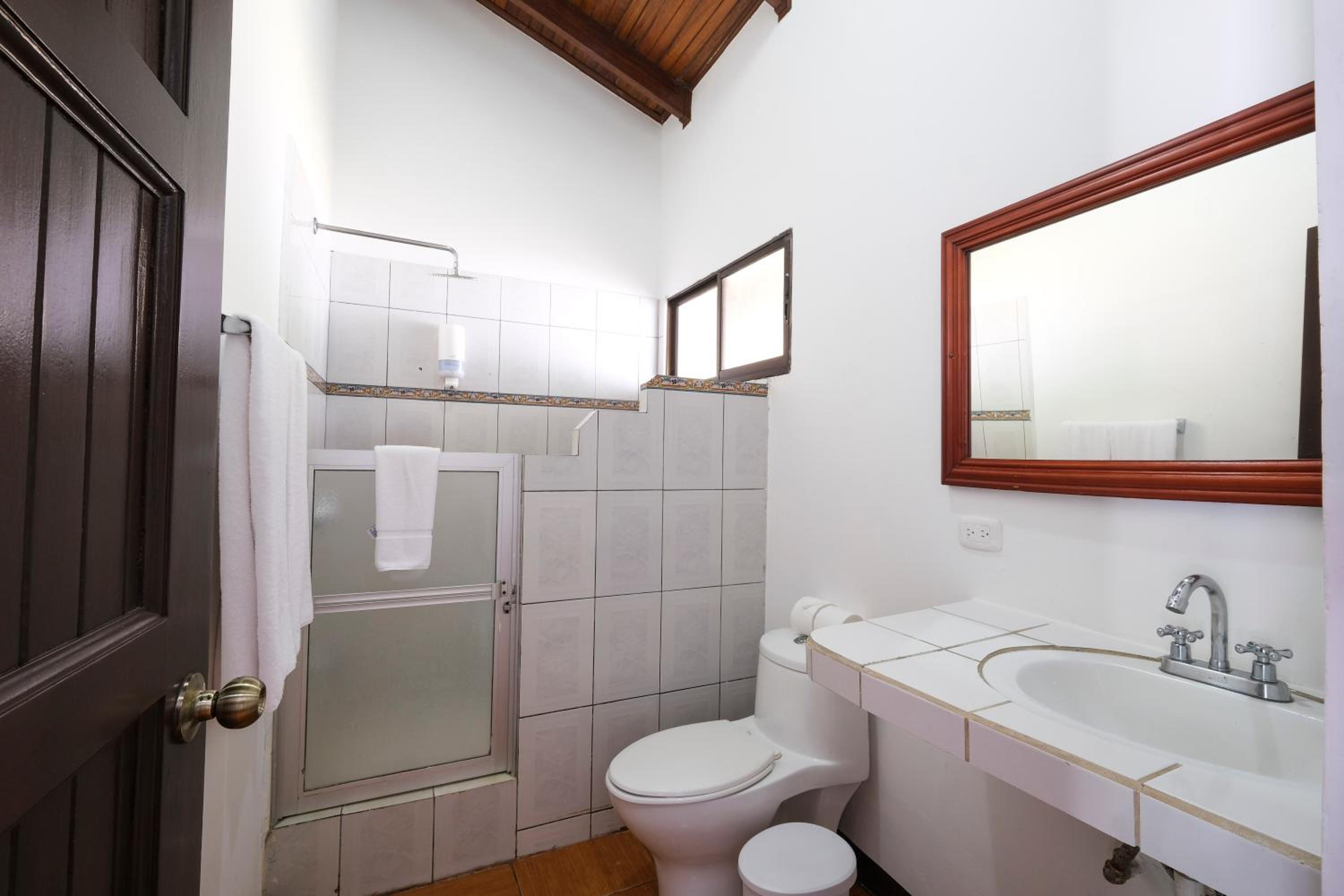 Junior Suite with Pool View - Photo 6