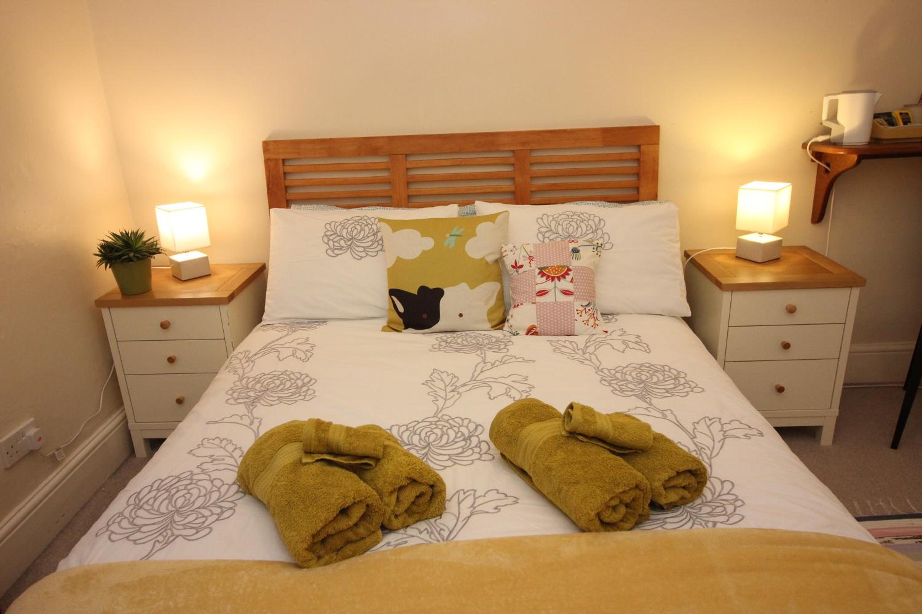 Double Room with Private Bathroom - Photo 6