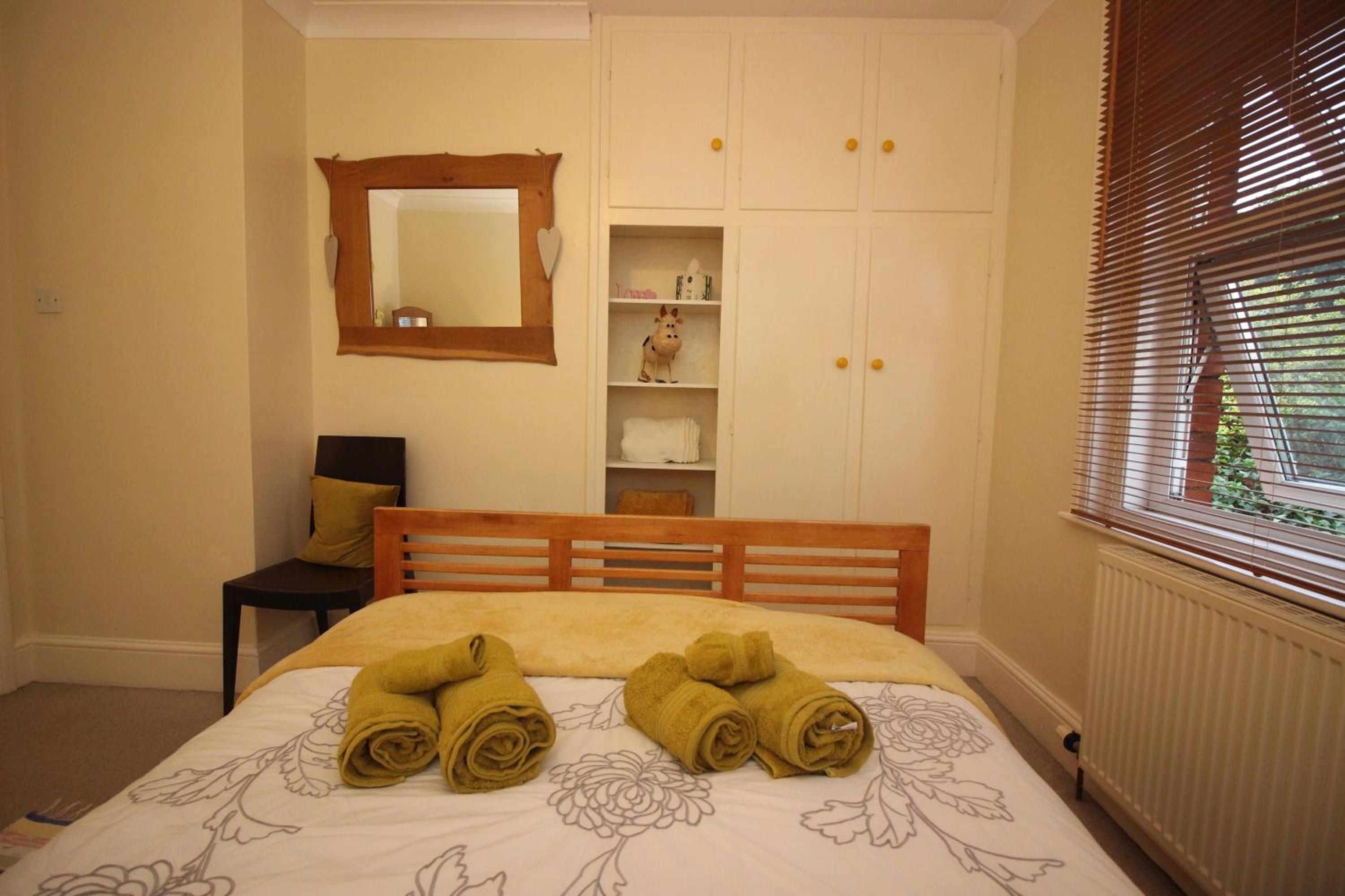 Double Room with Private Bathroom - Photo 7