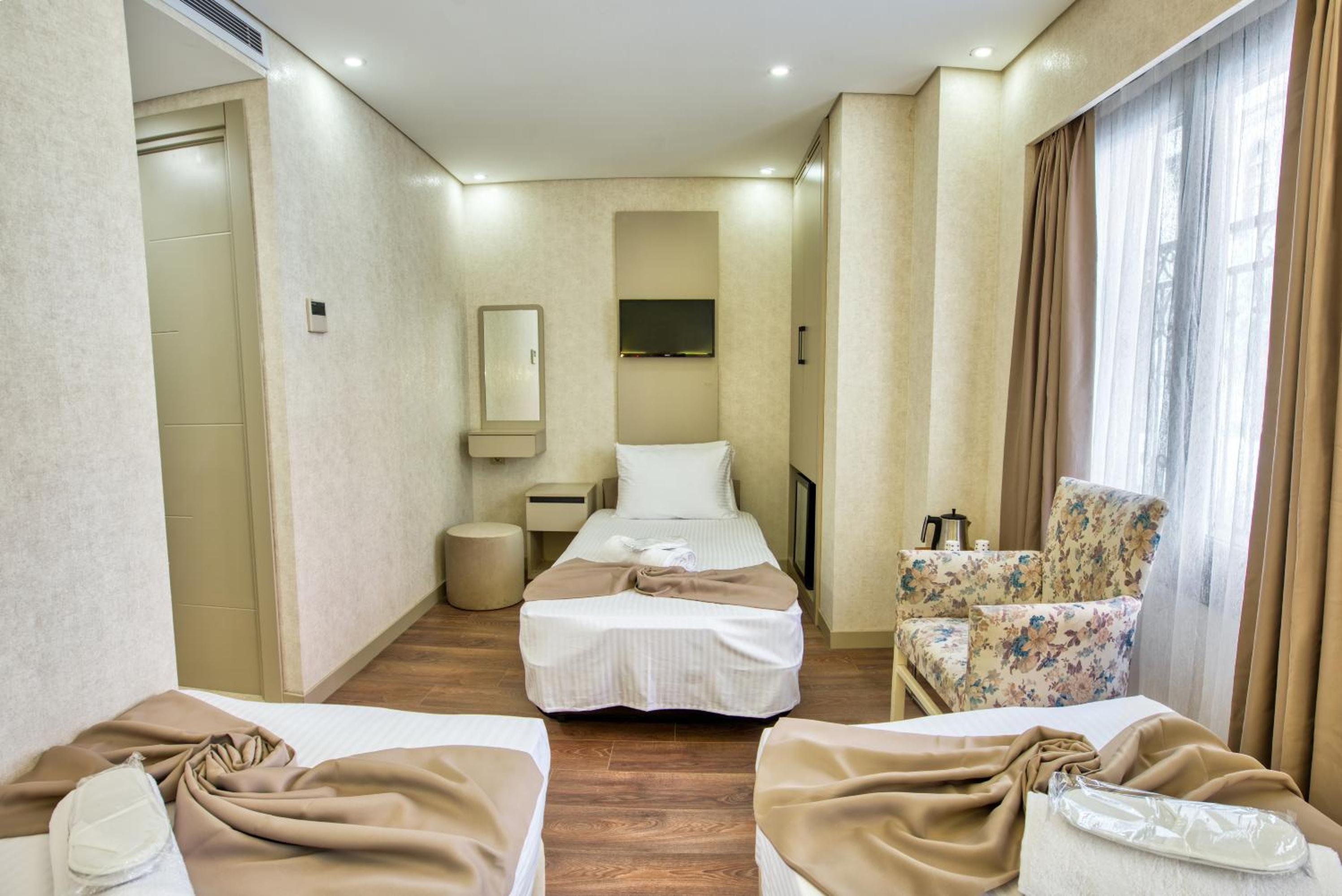 Triple Room with Balcony photo 1