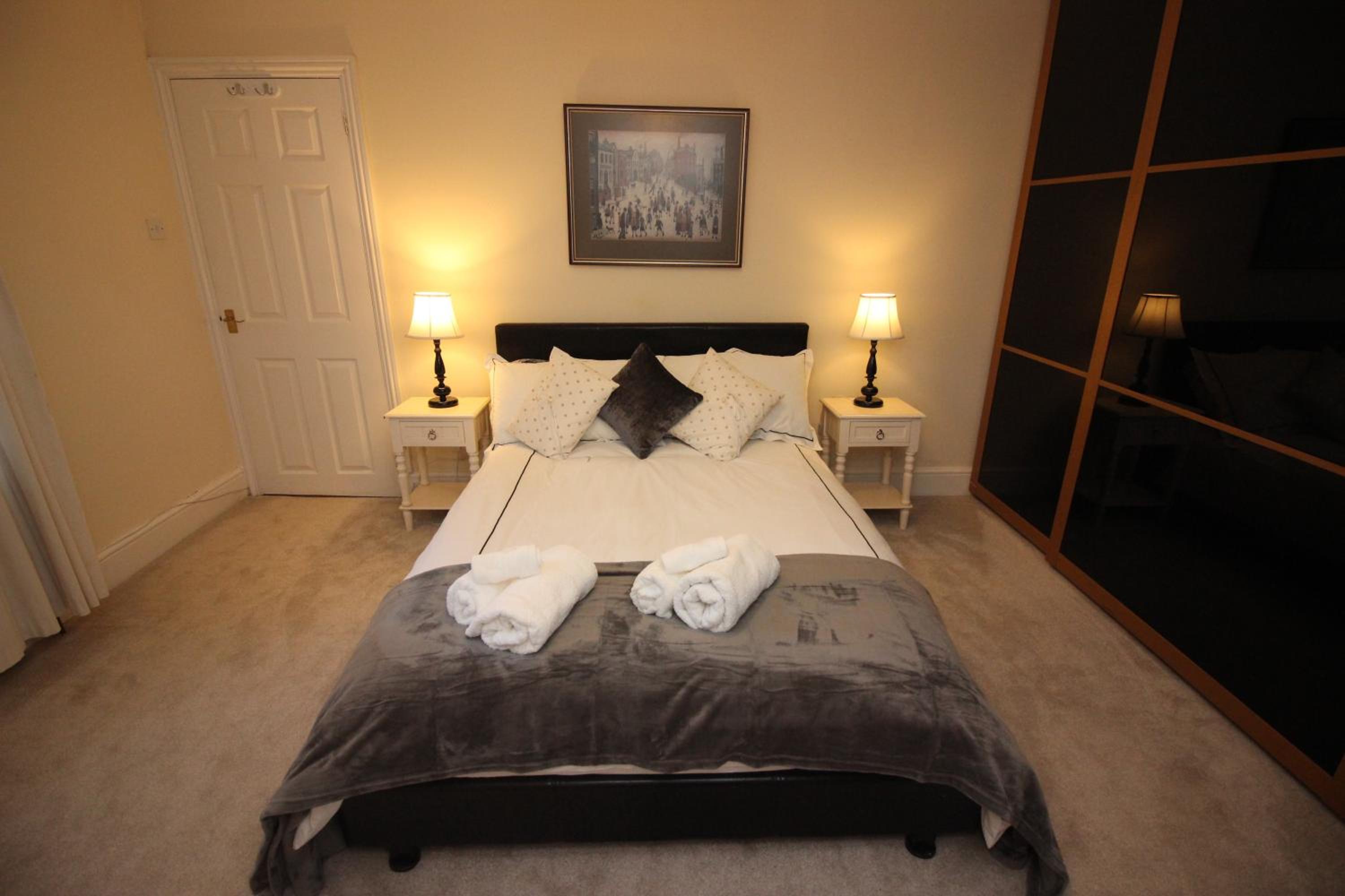 Triple Room with Private Bathroom - Photo 11