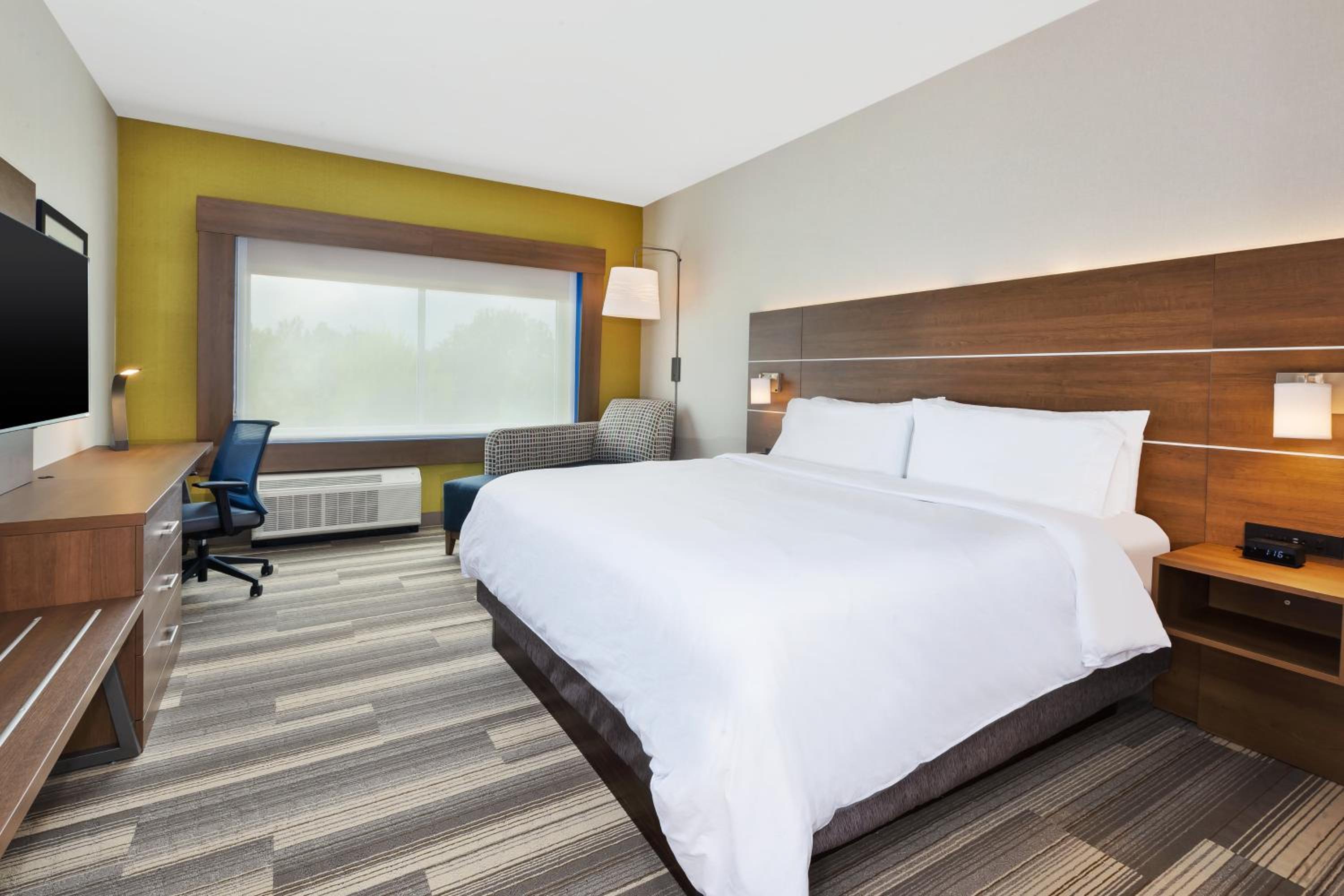 Standard King Room - Photo 4