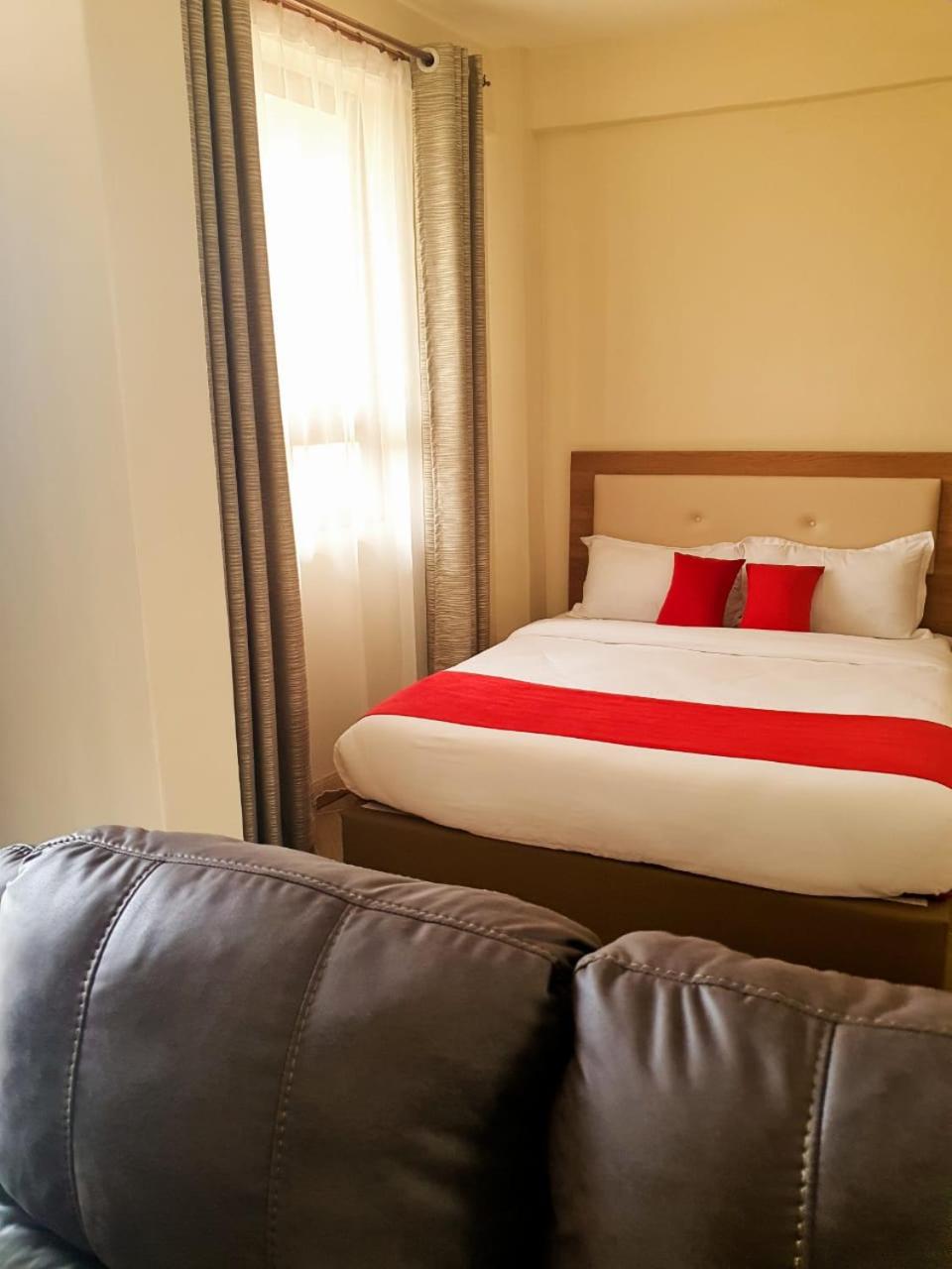 Suite with Balcony - Photo 6