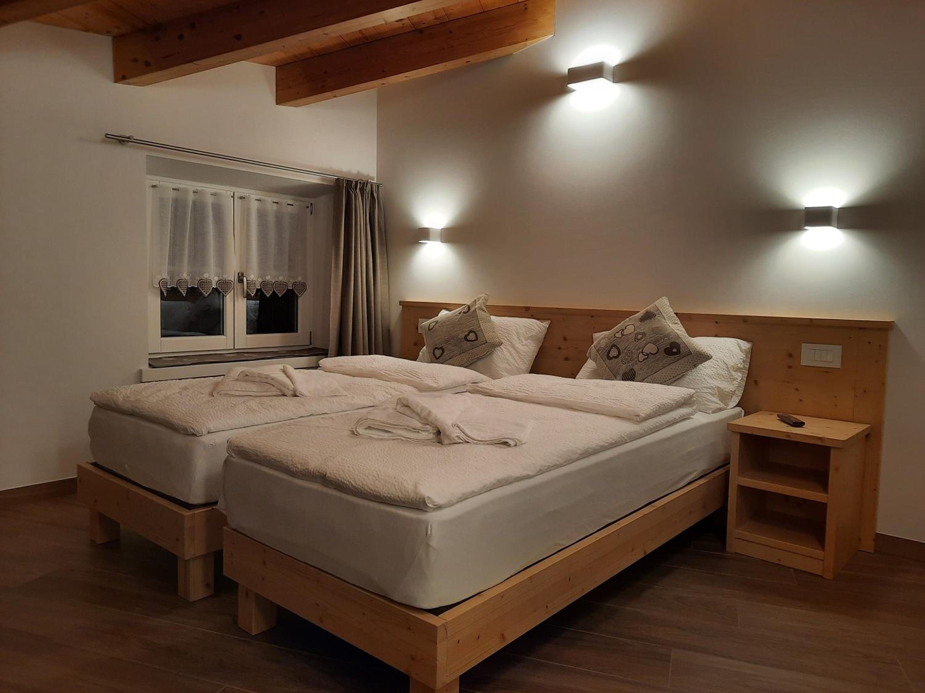 Family Room with Mountain View - Photo 1