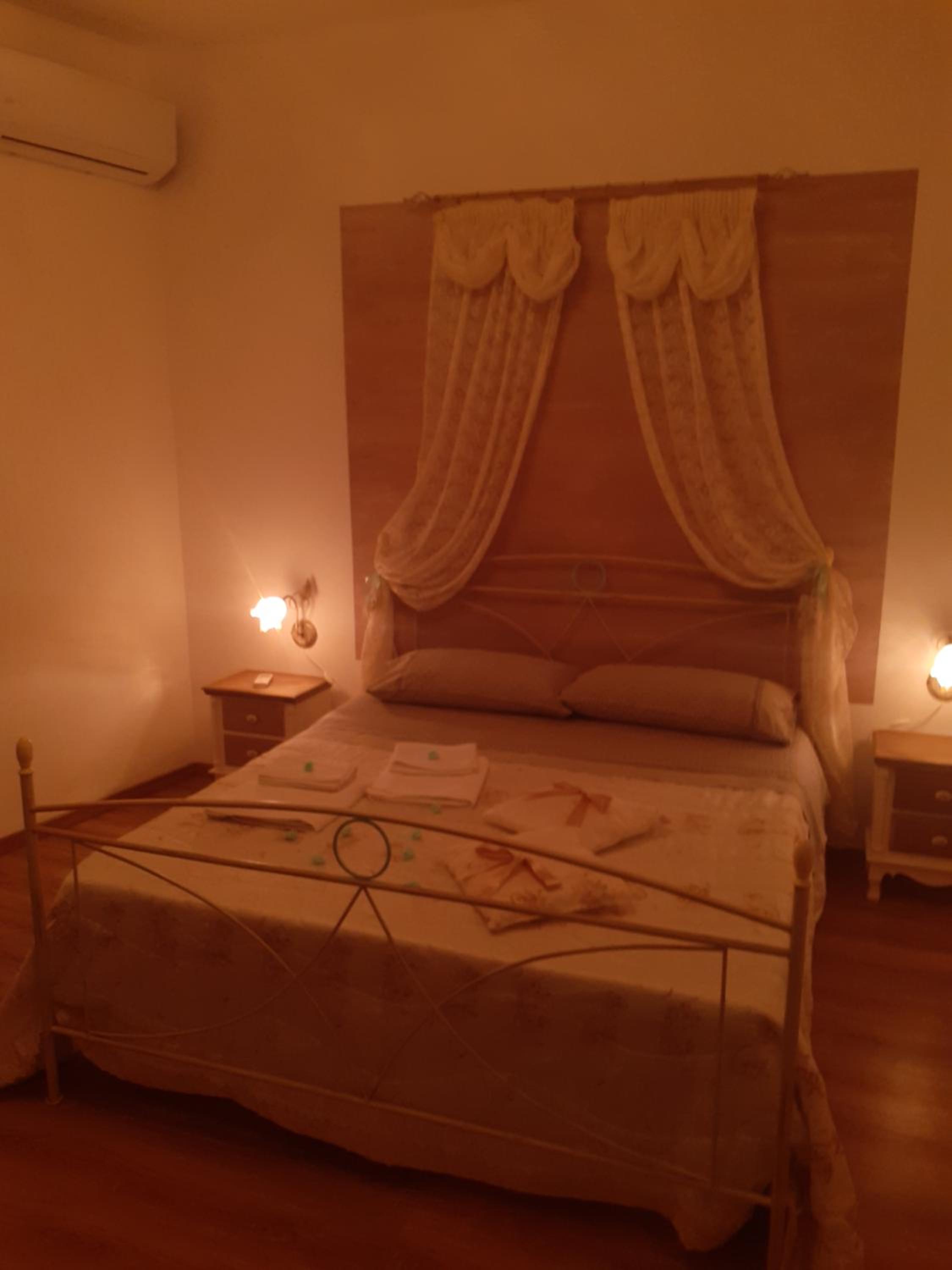 Two-Bedroom Apartment - Lake View