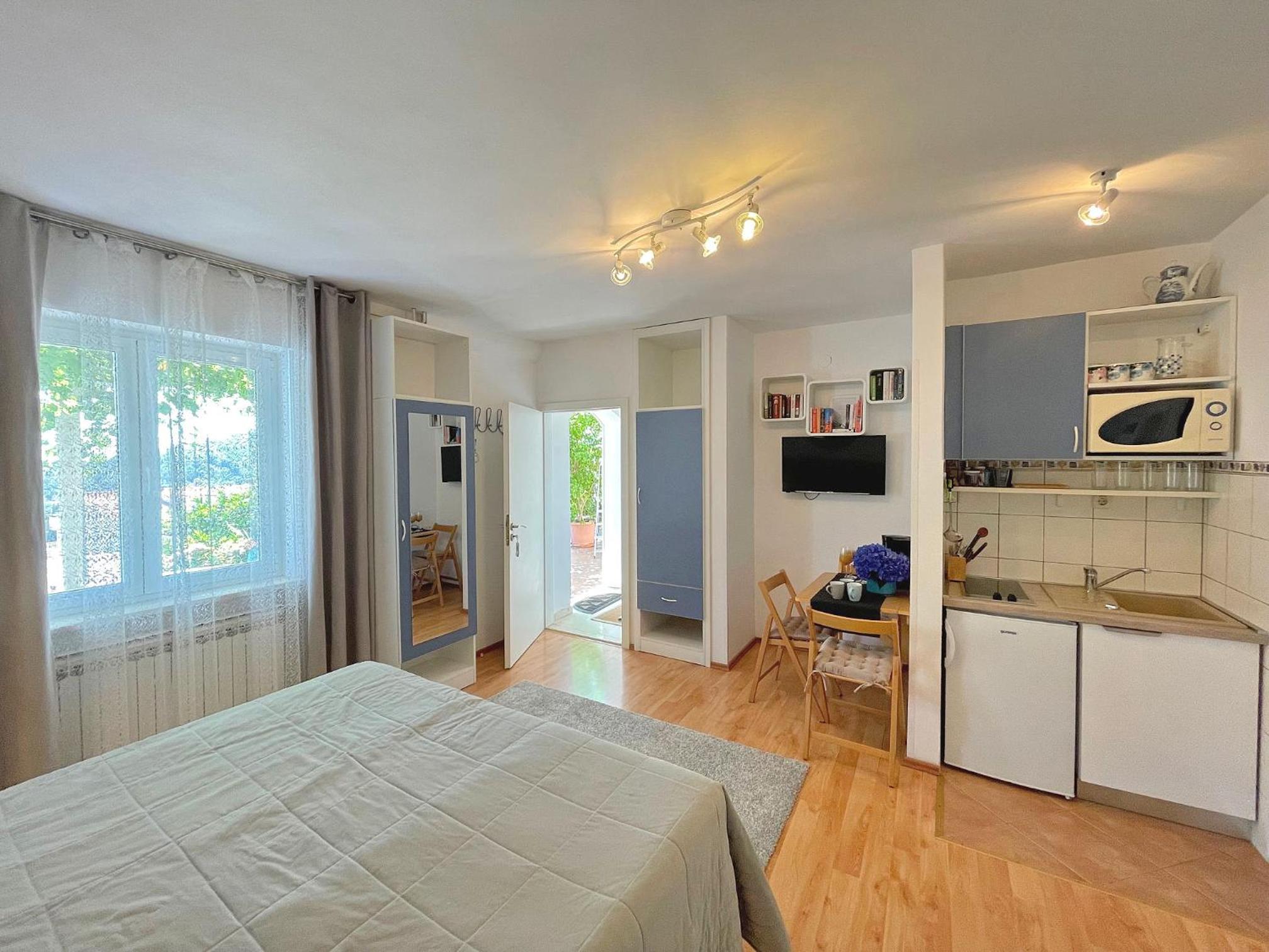 Studio with Sea View and Shared Terrace (3 Adults) photo 2