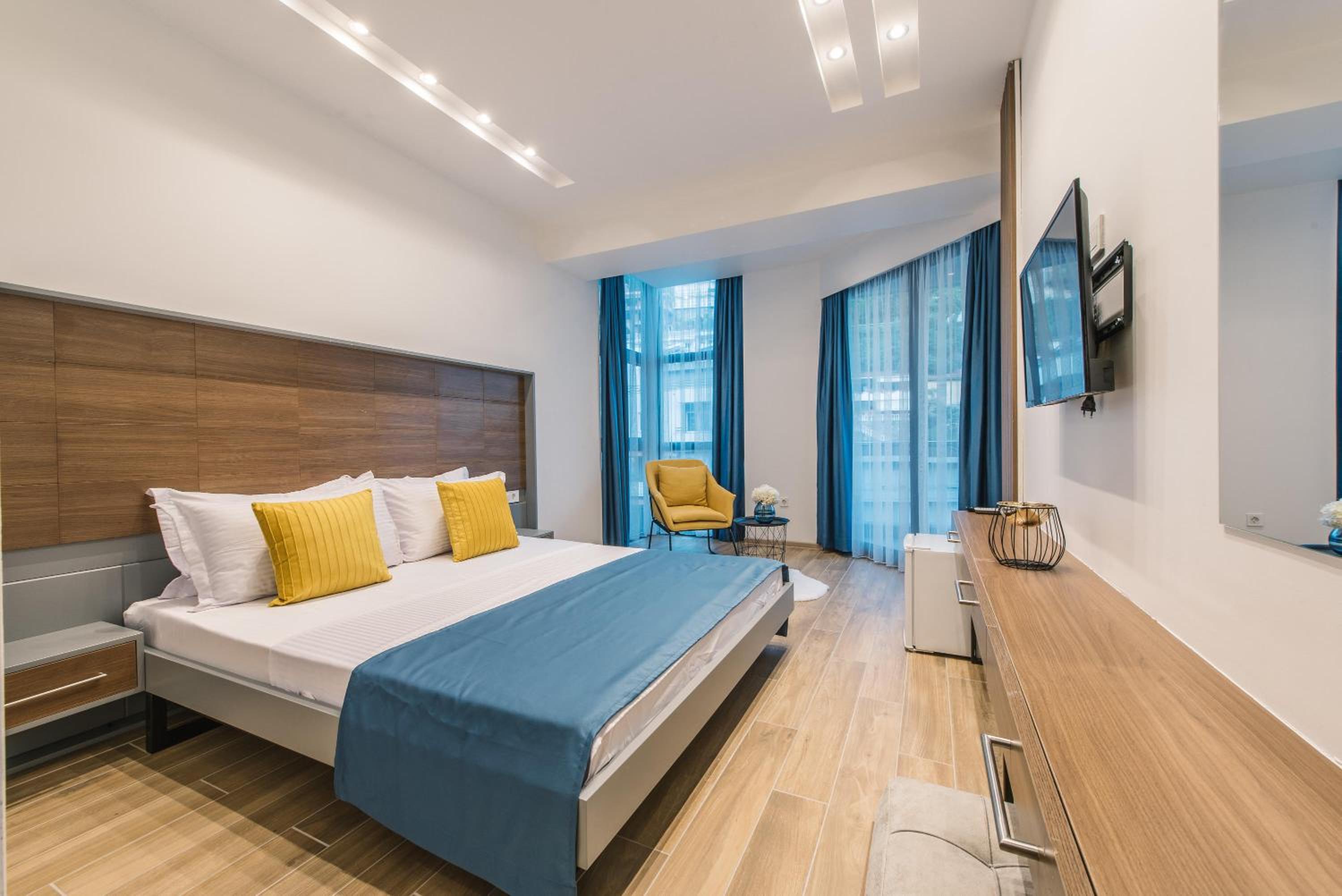 Deluxe Double Room with Balcony and Sea View