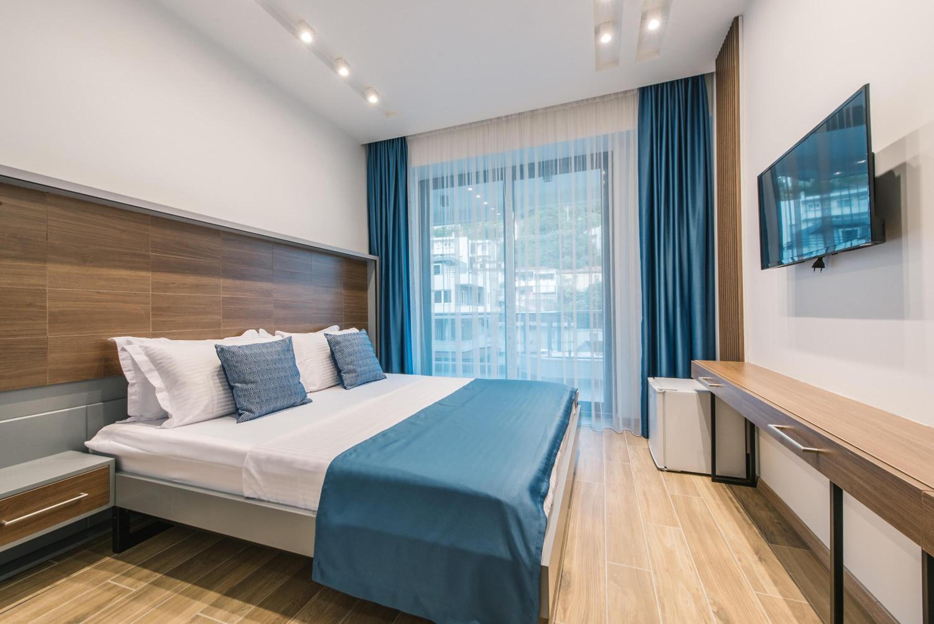 Deluxe Double Room with Balcony and Sea View