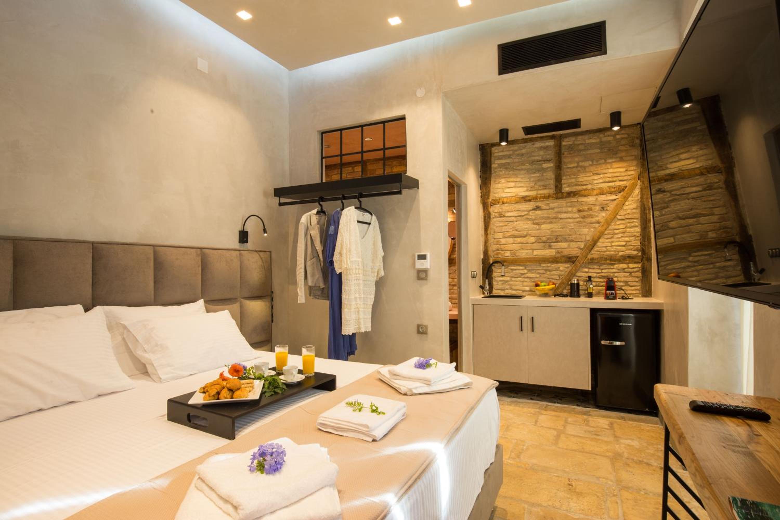 Superior King Suite - Photo 1