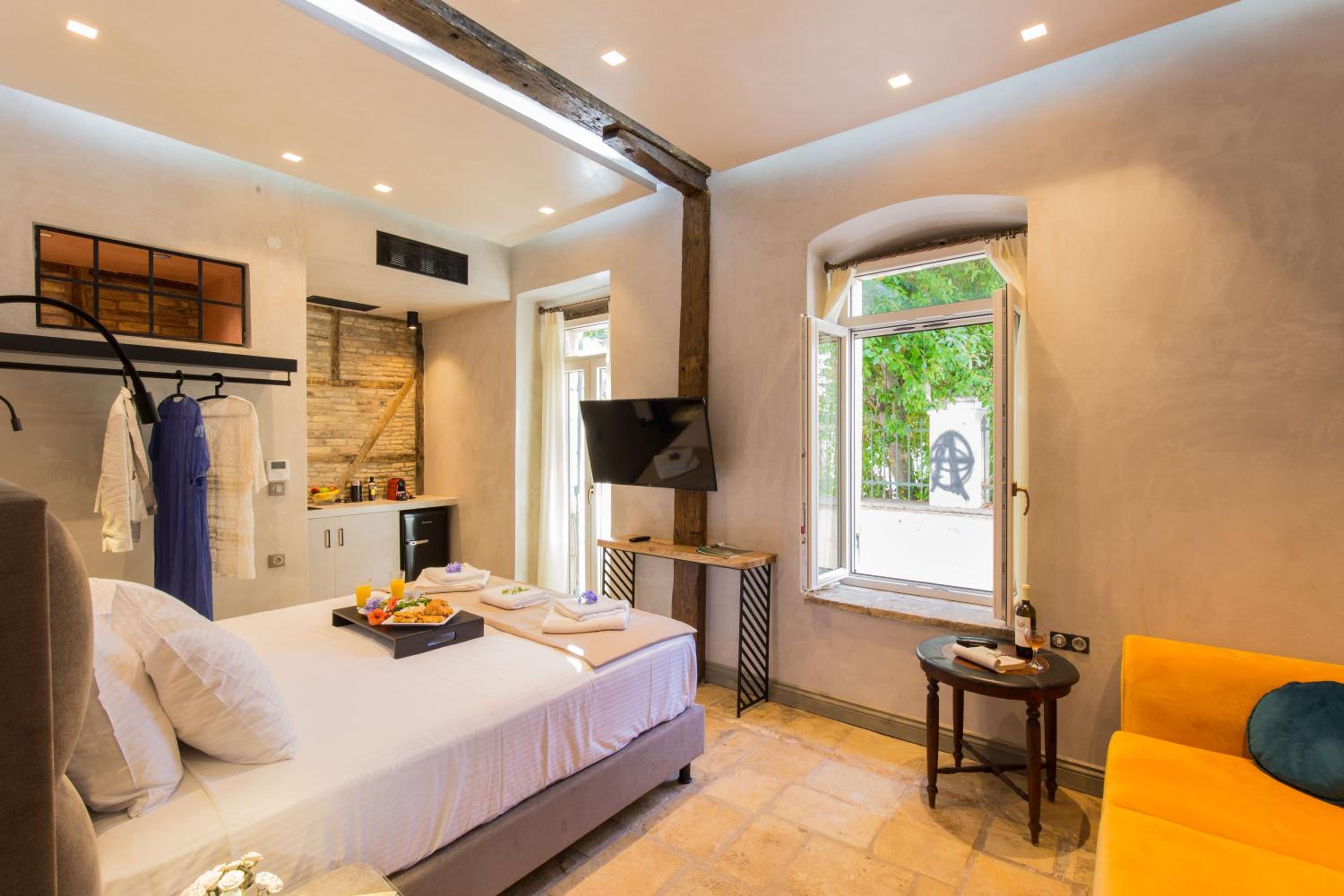 Superior King Suite - Photo 4