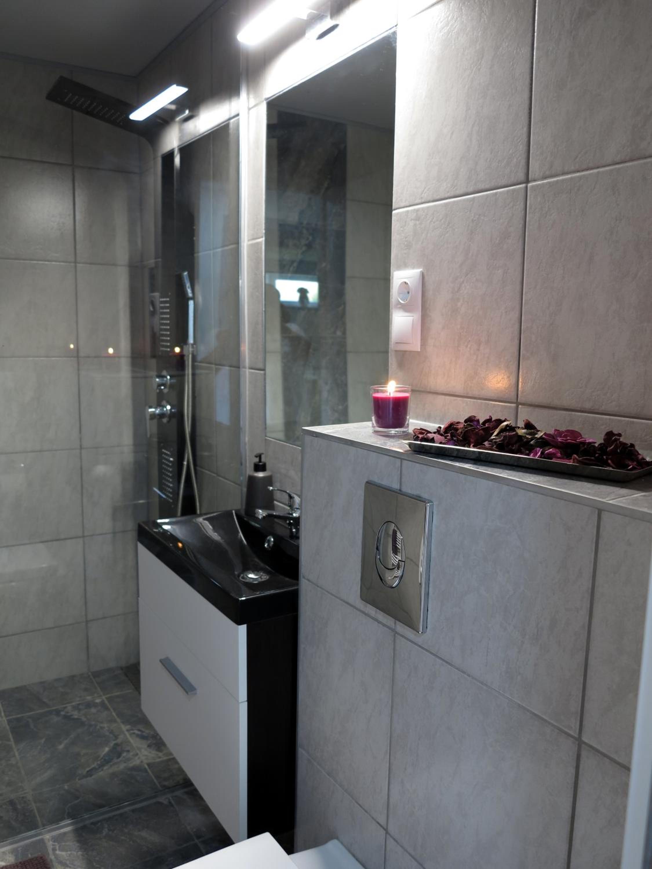 Two-Bedroom Apartment - Photo 10