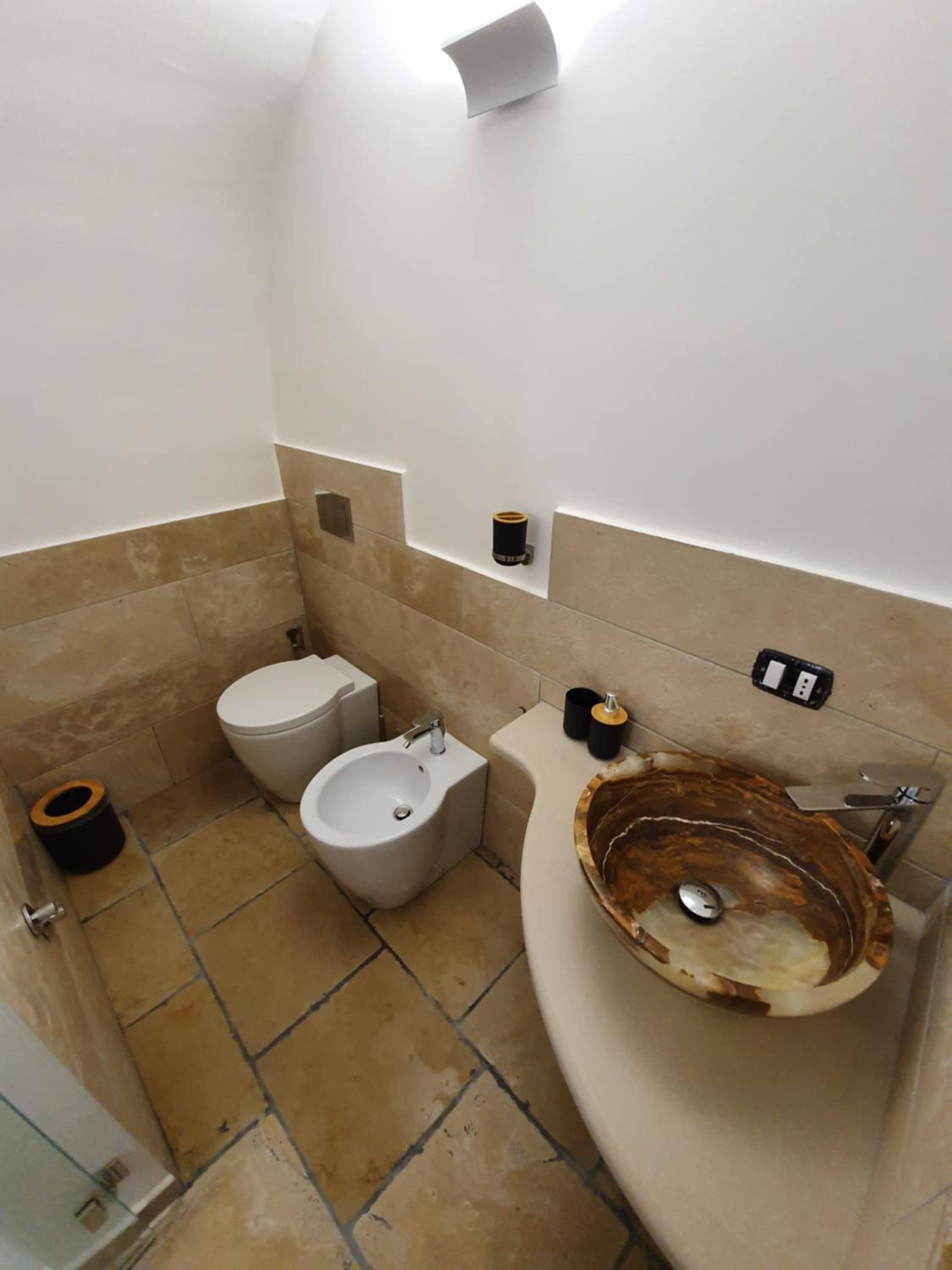 Deluxe Double Room with Balcony - Photo 8